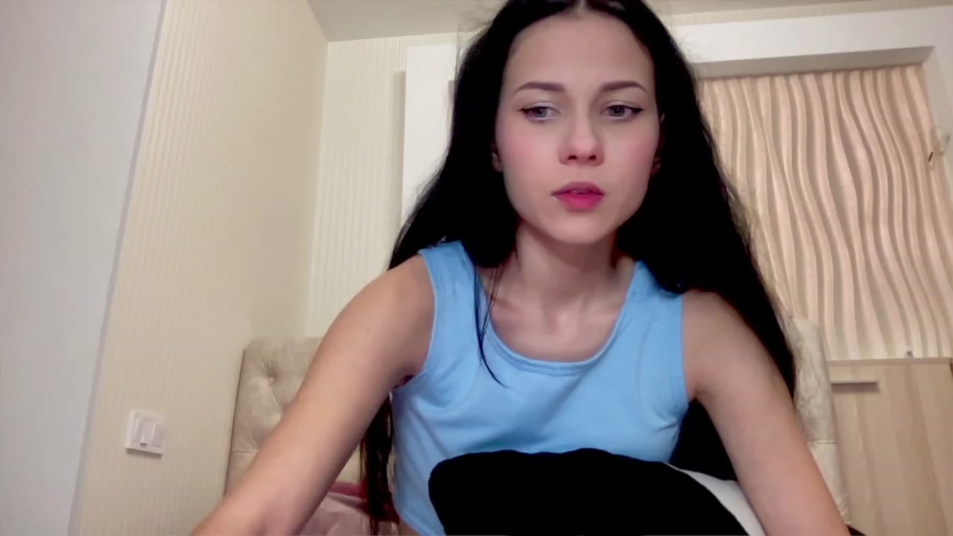 Gallery image thumbnail from Little_Emma1's myfreecams stream on, 12/12/2022, 08:41 image 17 of 20