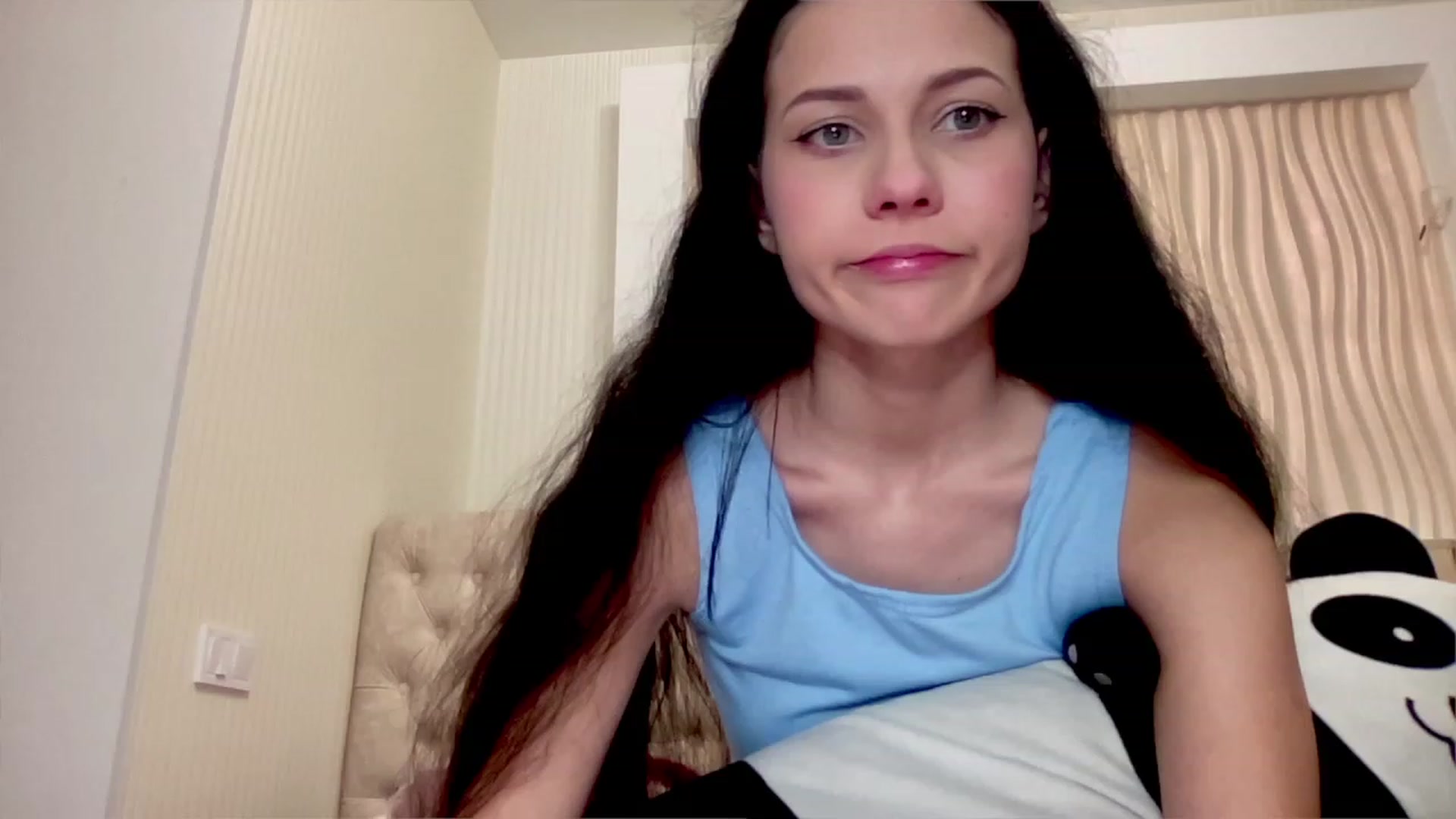 Gallery image thumbnail from Little_Emma1's myfreecams stream on, 12/12/2022, 08:41 image 13 of 20