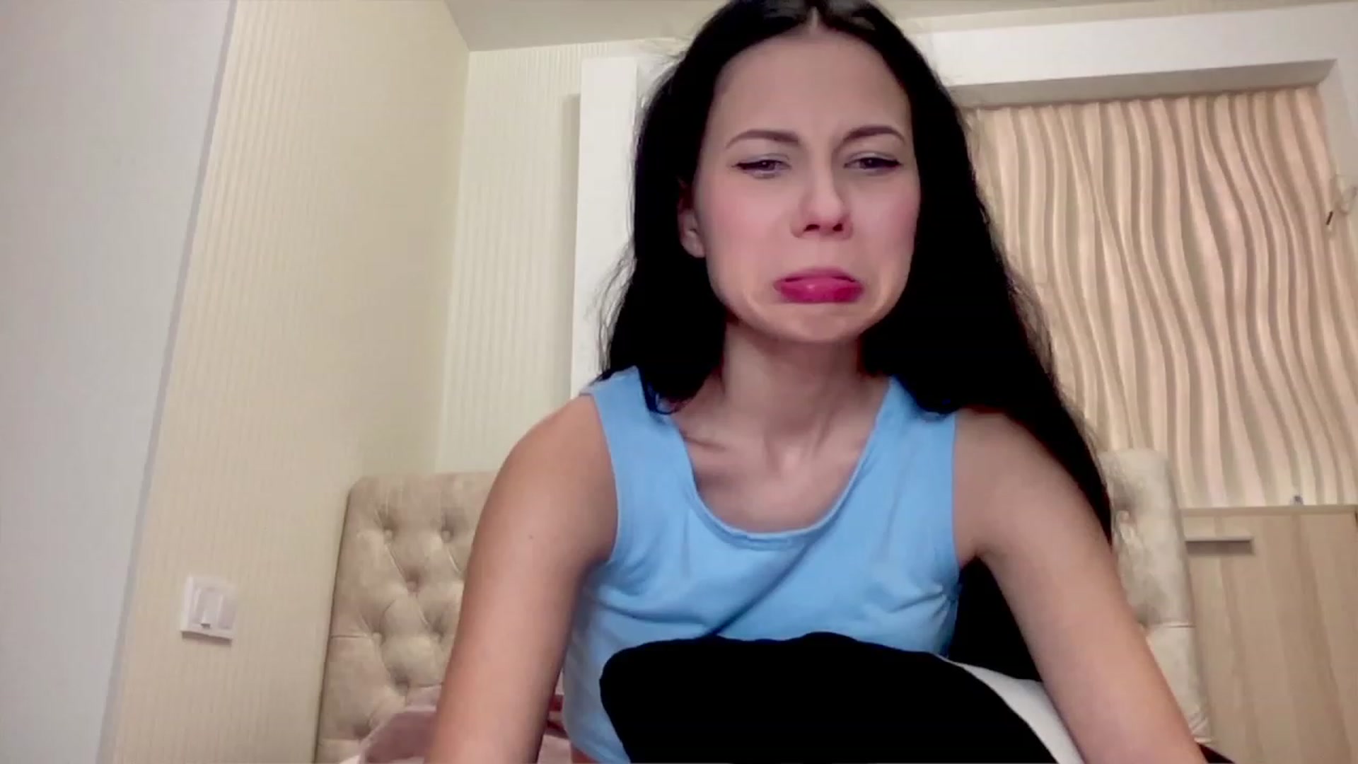 Gallery image thumbnail from Little_Emma1's myfreecams stream on, 12/12/2022, 08:41 image 16 of 20