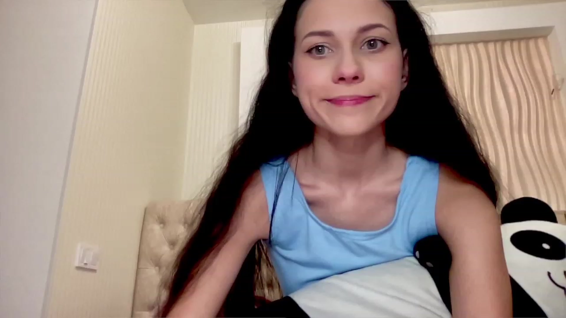 Gallery image thumbnail from Little_Emma1's myfreecams stream on, 12/12/2022, 08:41 image 12 of 20