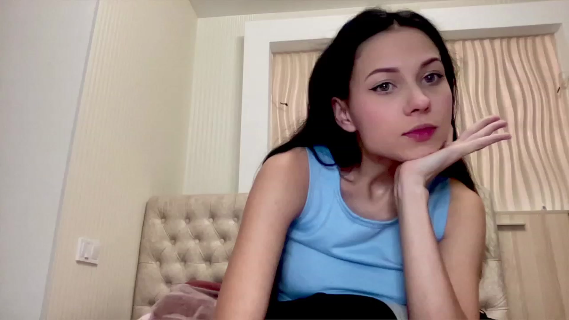 Gallery image thumbnail from Little_Emma1's myfreecams stream on, 12/12/2022, 08:53 image 14 of 20