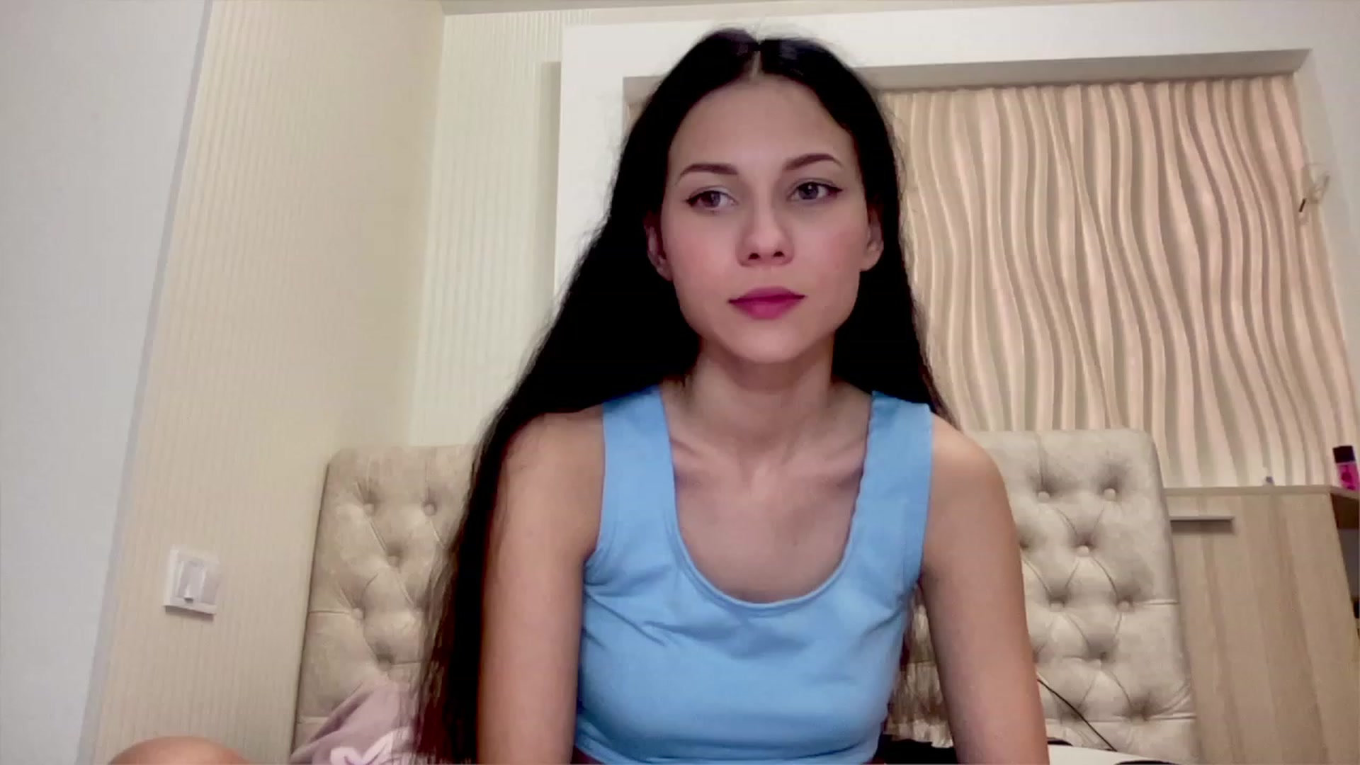 Gallery image thumbnail from Little_Emma1's myfreecams stream on, 12/12/2022, 13:27 image 8 of 20