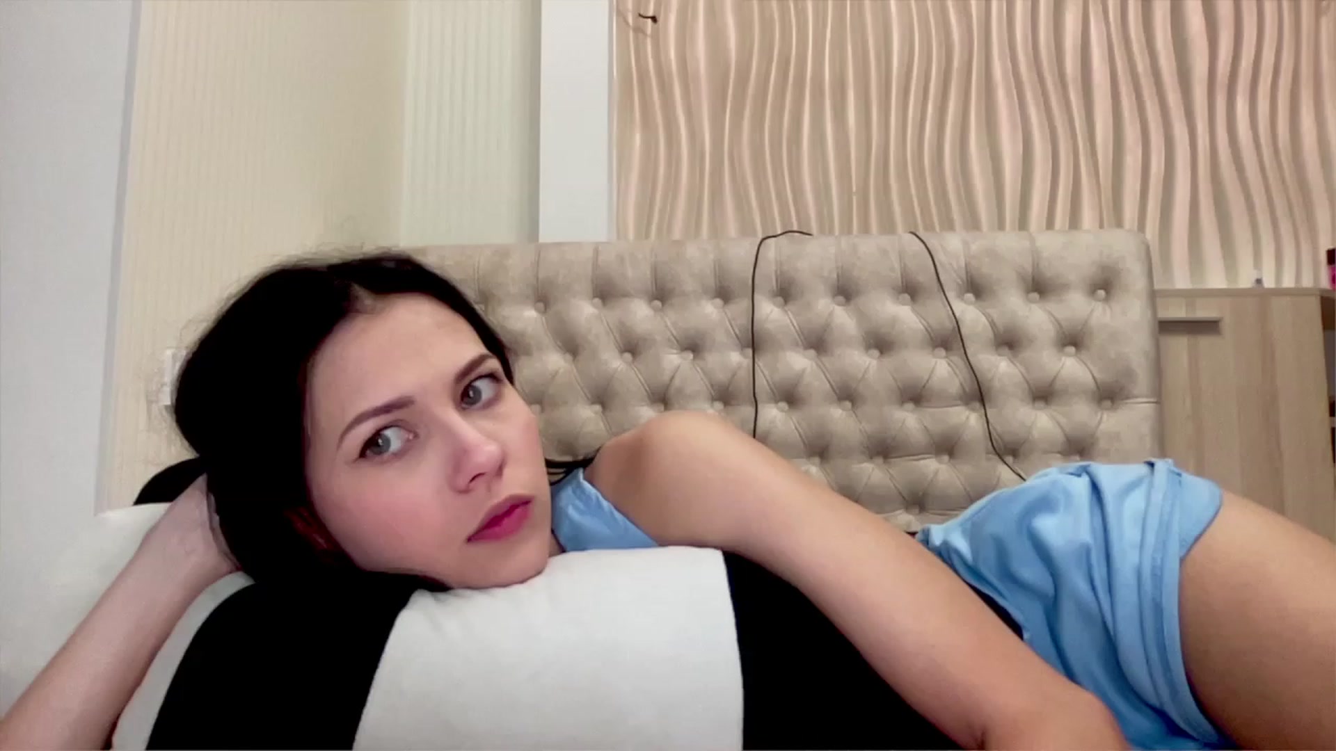 Gallery image thumbnail from Little_Emma1's myfreecams stream on, 12/12/2022, 13:27 image 19 of 20