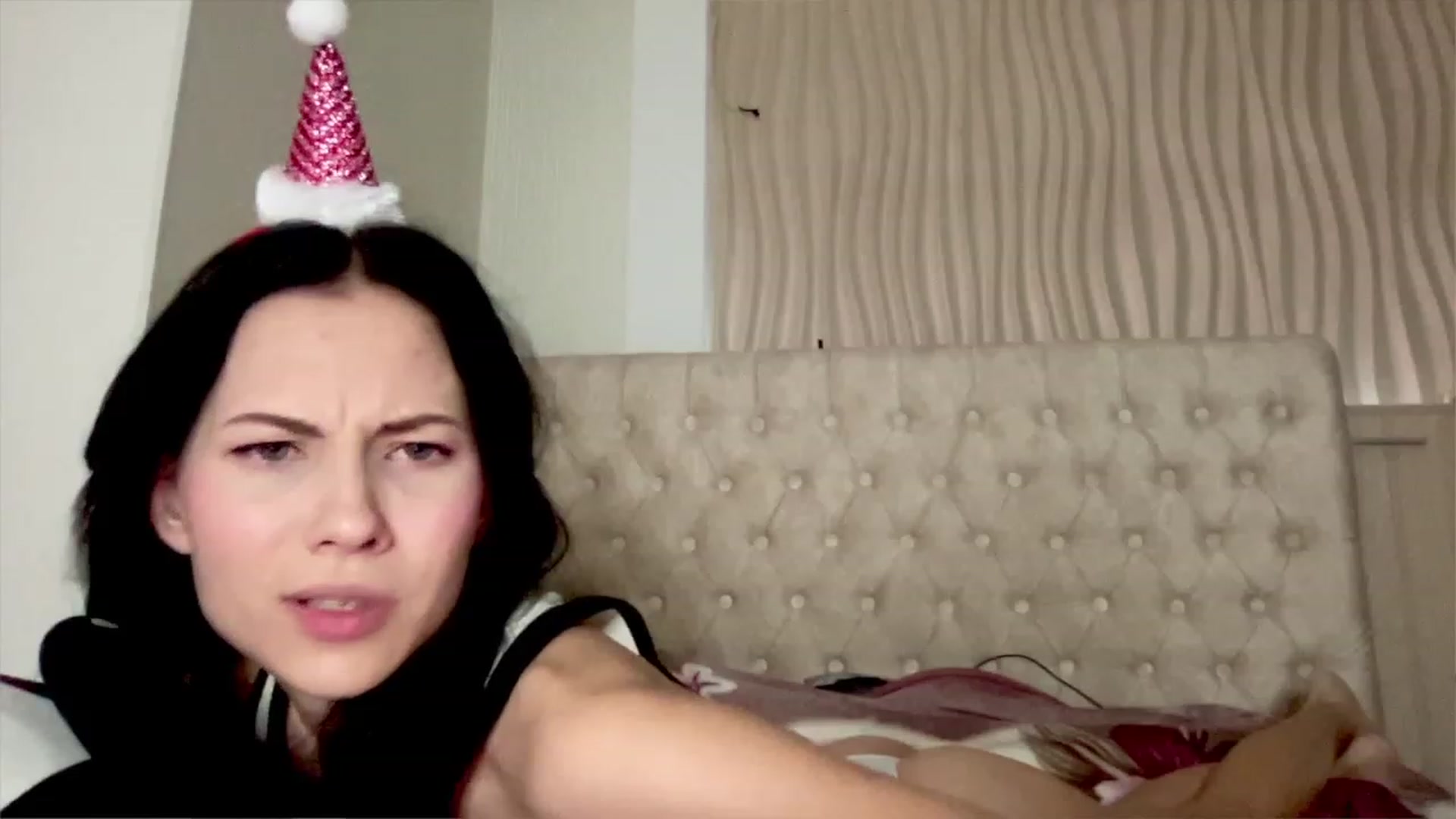 Gallery image thumbnail from Little_Emma1's myfreecams stream on, 12/20/2022, 13:16 image 12 of 20