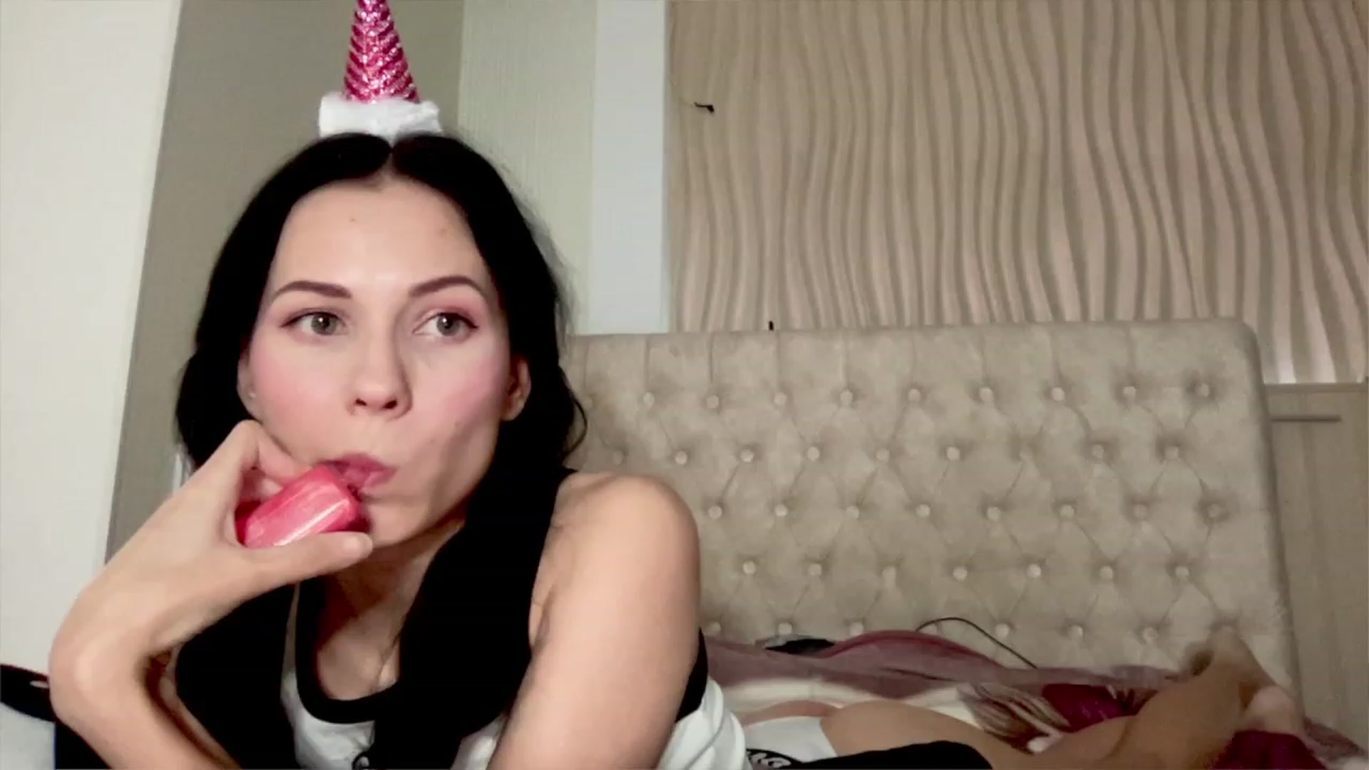 Gallery image thumbnail from Little_Emma1's myfreecams stream on, 12/20/2022, 13:16 image 9 of 20
