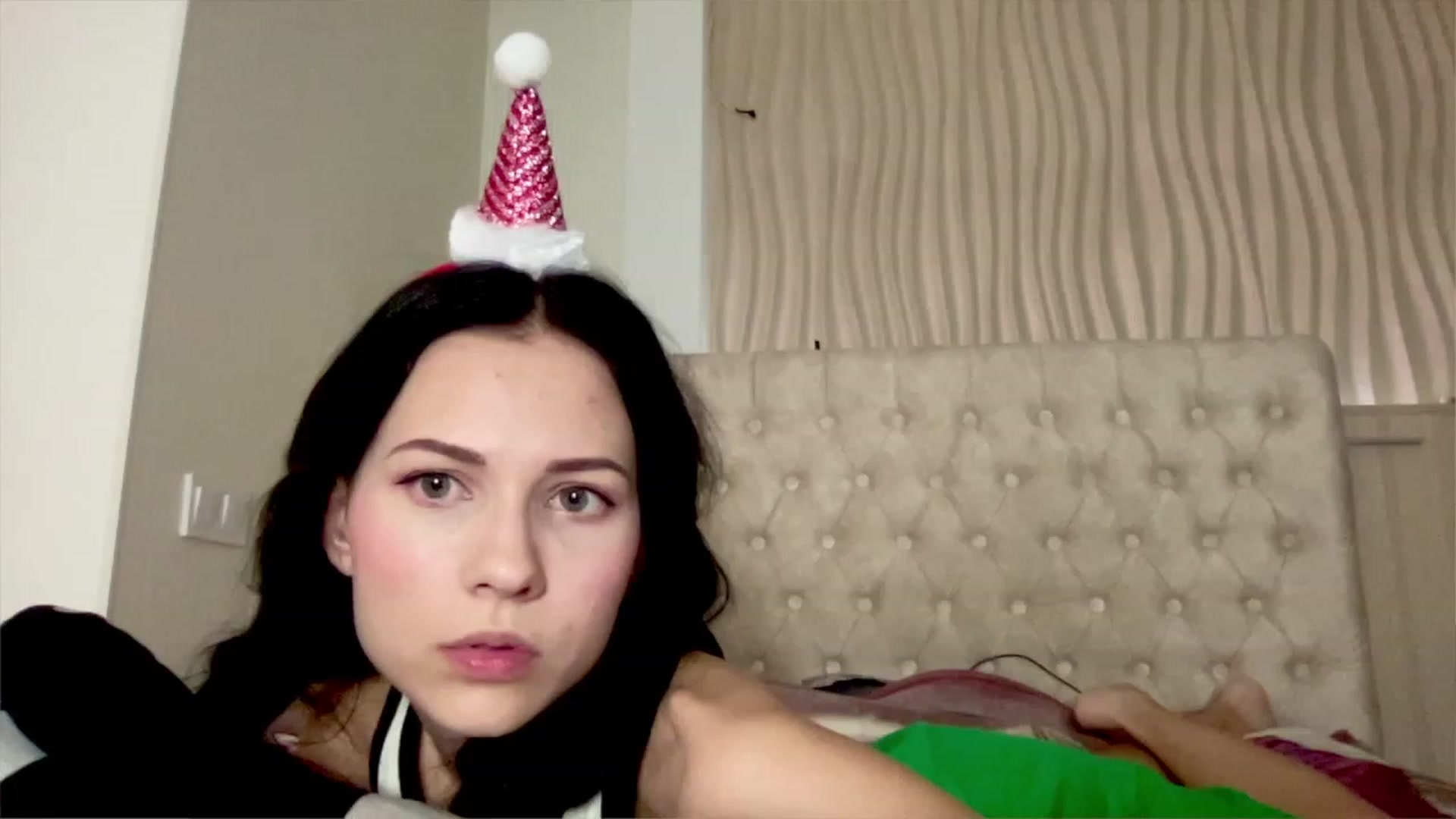 Gallery image thumbnail from Little_Emma1's myfreecams stream on, 12/20/2022, 13:16 image 8 of 20