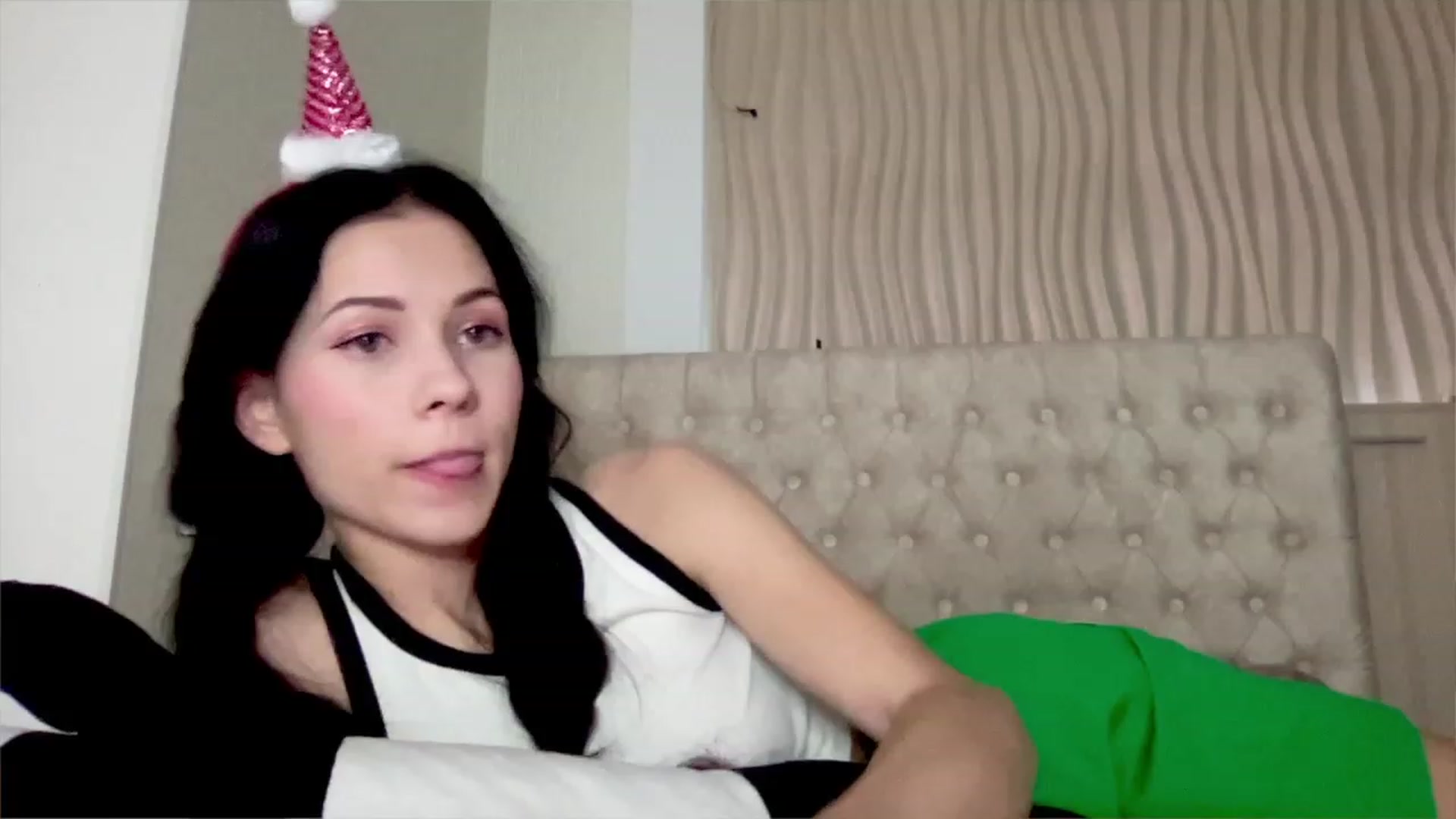 Gallery image thumbnail from Little_Emma1's myfreecams stream on, 12/20/2022, 13:16 image 6 of 20