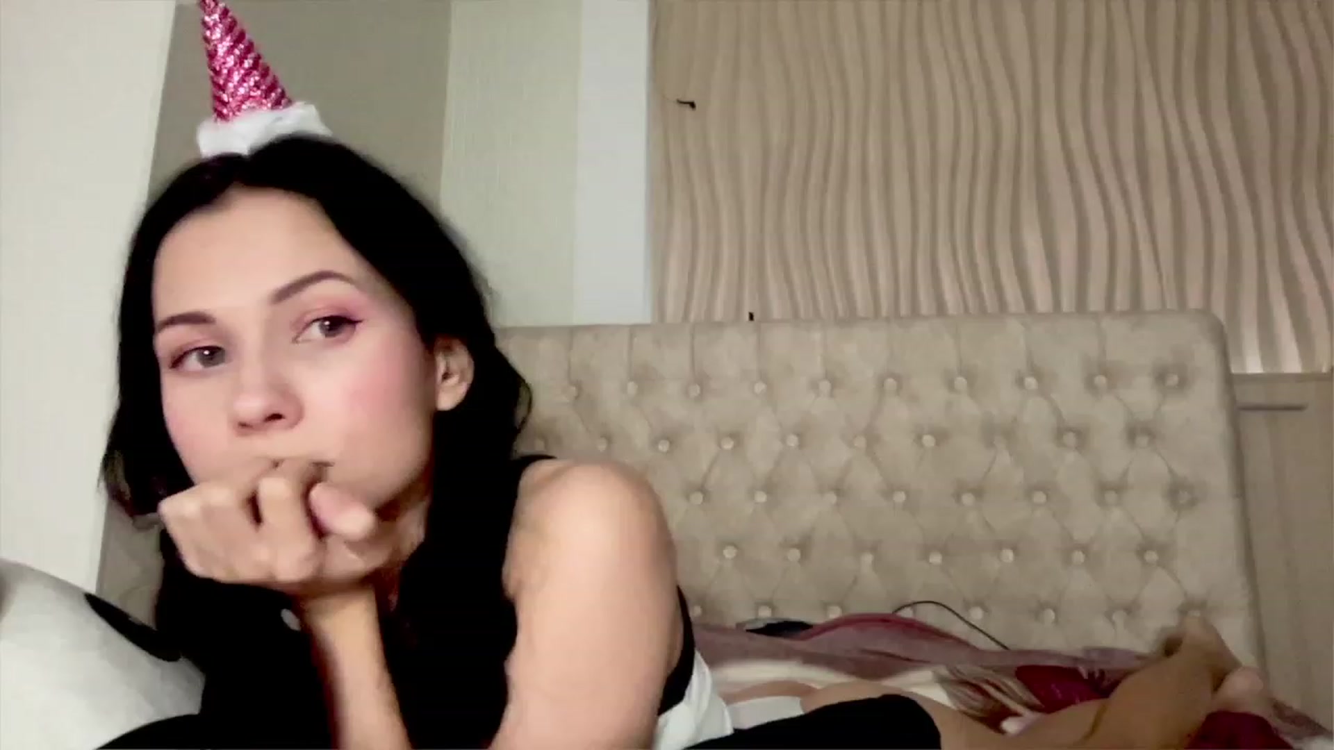 Gallery image thumbnail from Little_Emma1's myfreecams stream on, 12/20/2022, 13:16 image 10 of 20