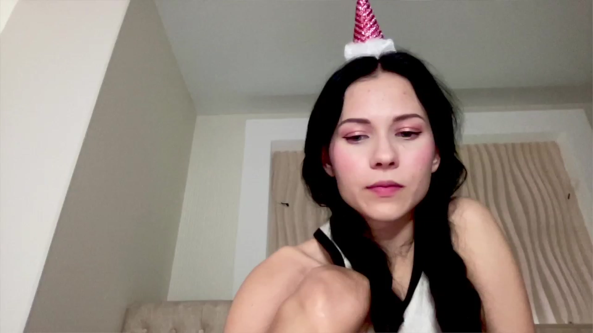 Gallery image thumbnail from Little_Emma1's myfreecams stream on, 12/20/2022, 13:16 image 3 of 20