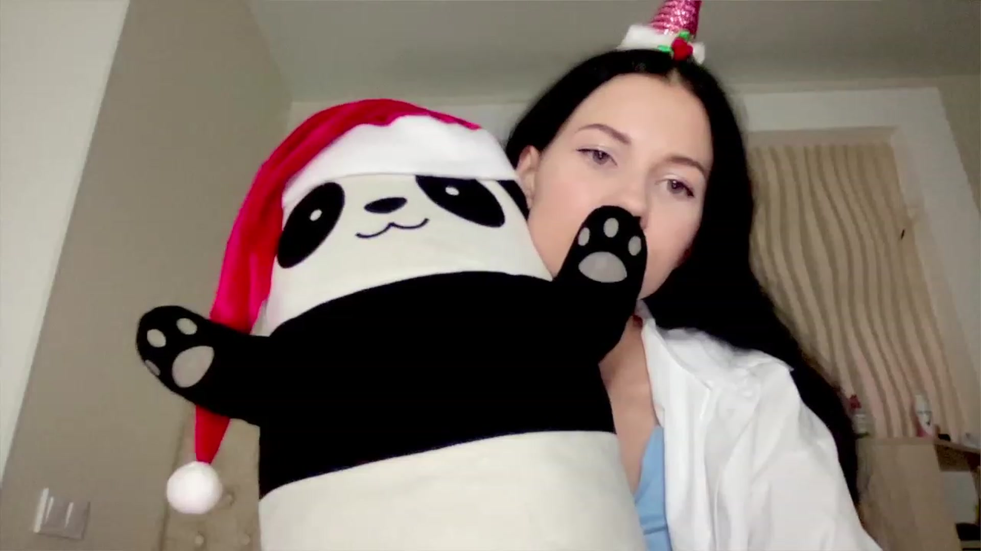 Gallery image thumbnail from Little_Emma1's myfreecams stream on, 12/24/2022, 14:43 image 6 of 20