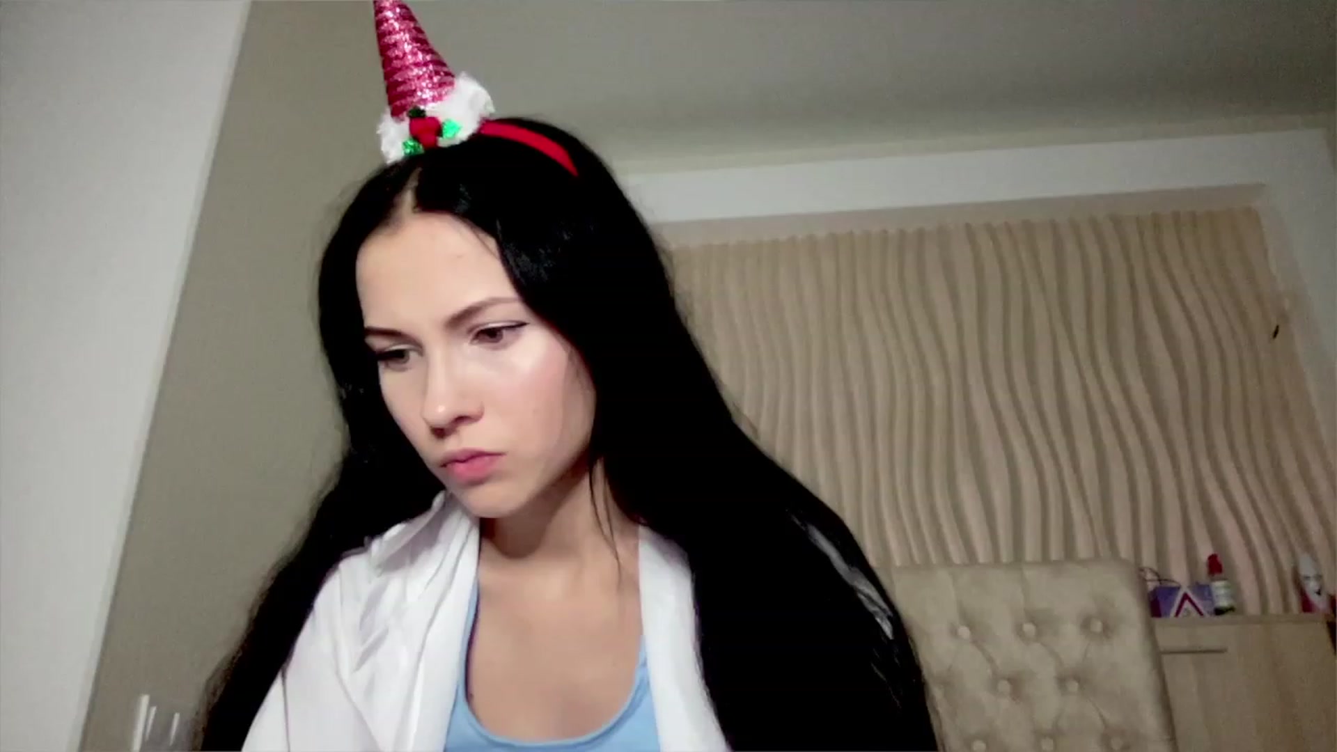 Gallery image thumbnail from Little_Emma1's myfreecams stream on, 12/24/2022, 14:43 image 15 of 20