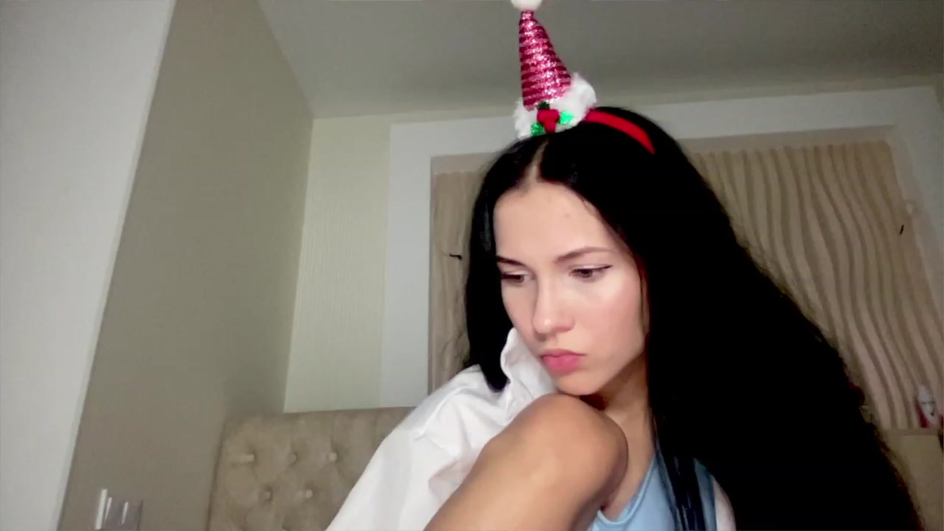 Gallery image thumbnail from Little_Emma1's myfreecams stream on, 12/24/2022, 14:43 image 13 of 20