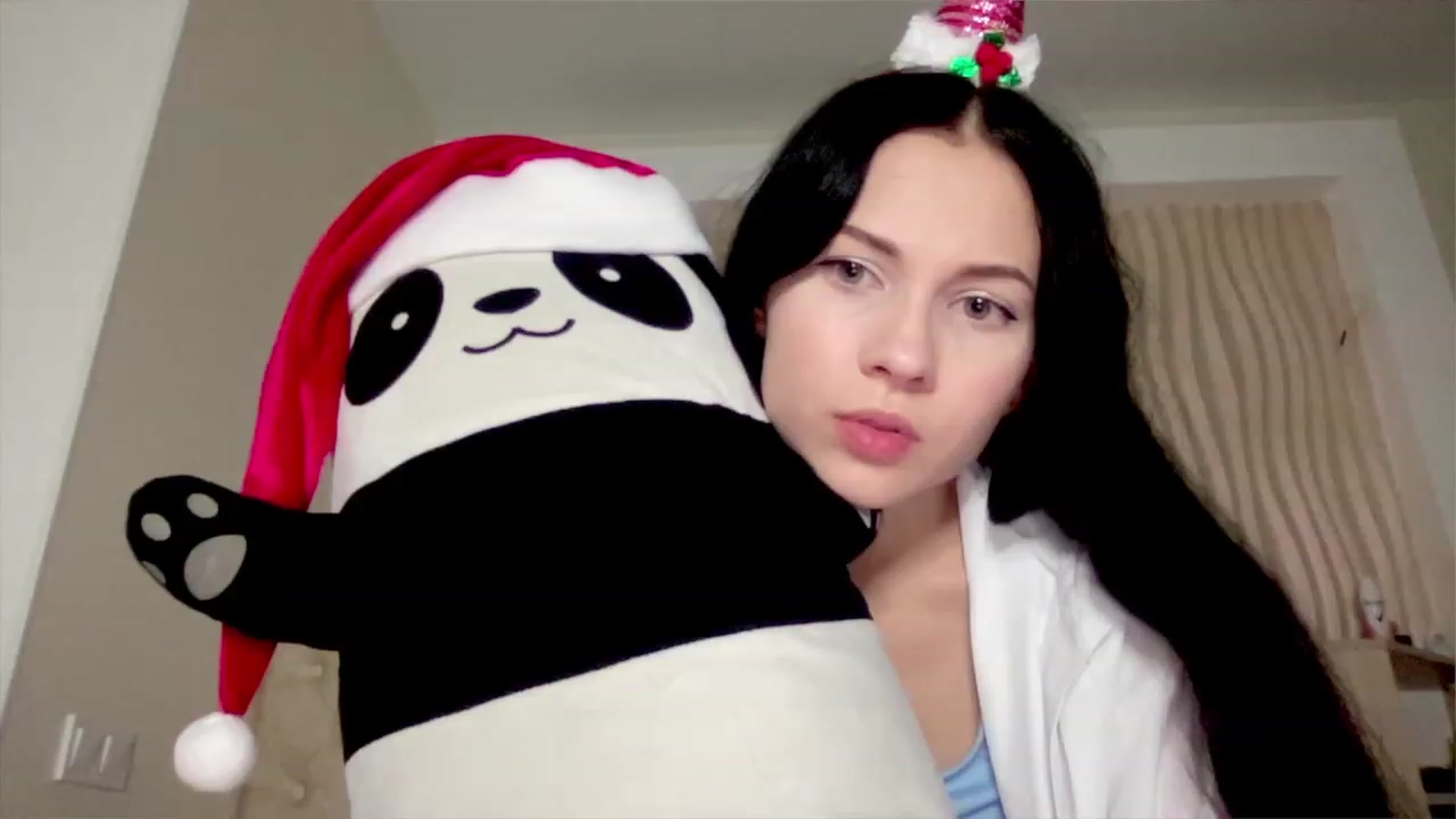 Gallery image thumbnail from Little_Emma1's myfreecams stream on, 12/24/2022, 14:43 image 7 of 20