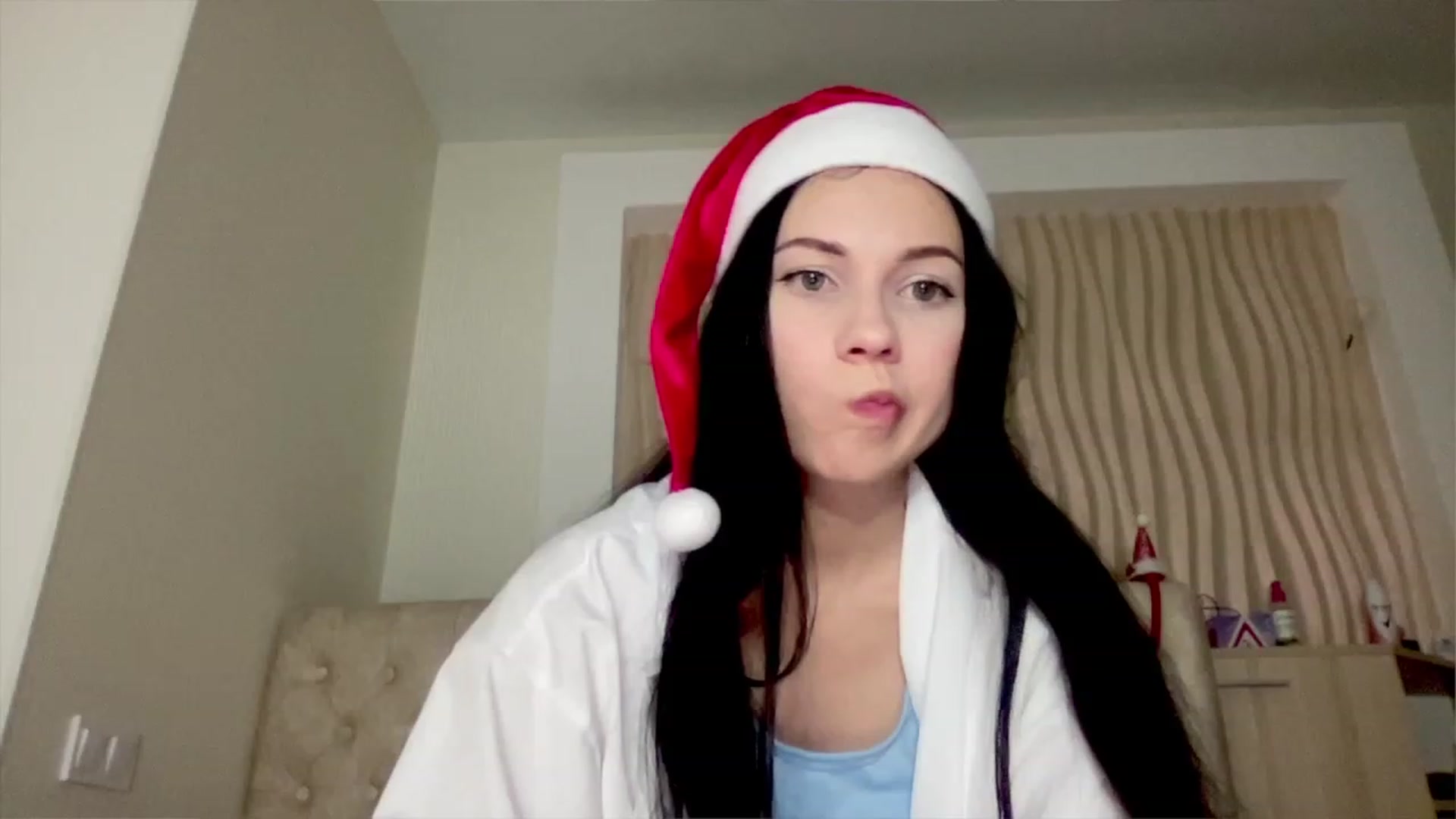 Gallery image thumbnail from Little_Emma1's myfreecams stream on, 12/24/2022, 14:43 image 3 of 20