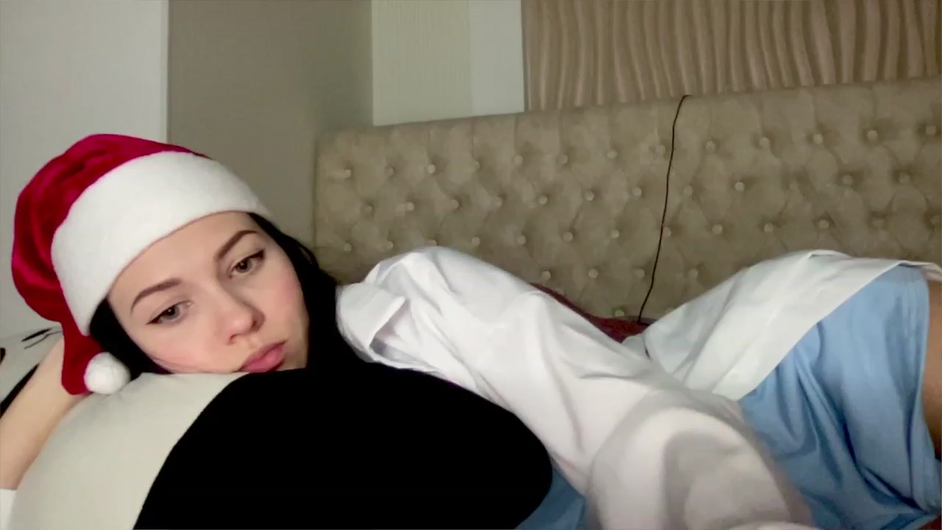 Gallery image thumbnail from Little_Emma1's myfreecams stream on, 12/25/2022, 14:02 image 2 of 20