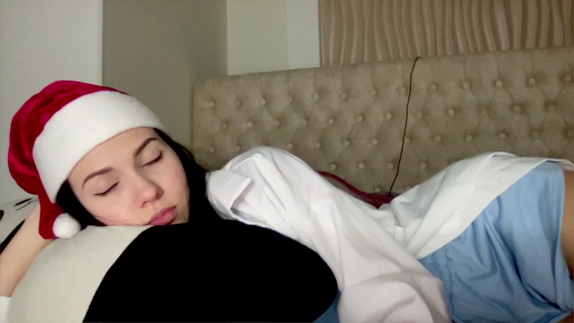 Gallery image thumbnail from Little_Emma1's myfreecams stream on, 12/25/2022, 14:02 image 1 of 20