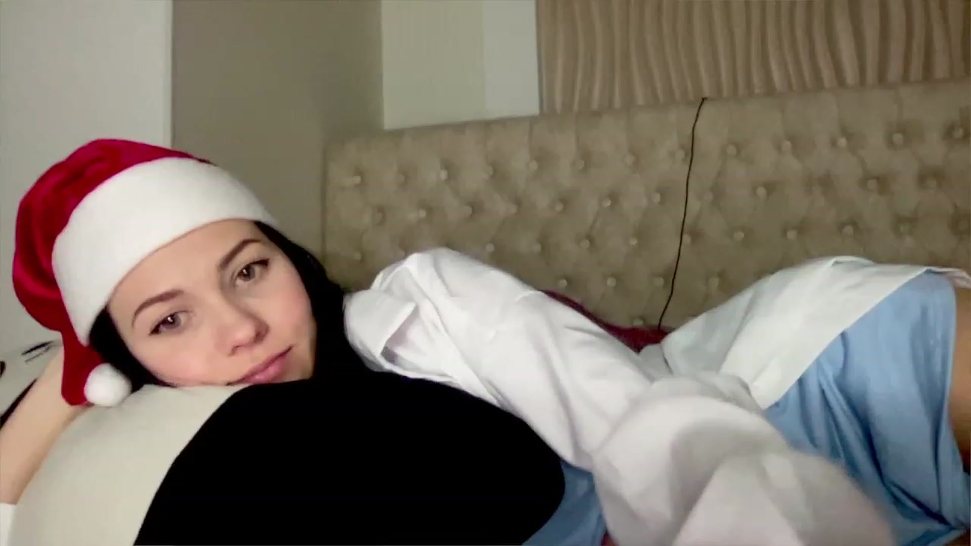 Gallery image thumbnail from Little_Emma1's myfreecams stream on, 12/25/2022, 14:02 image 3 of 20