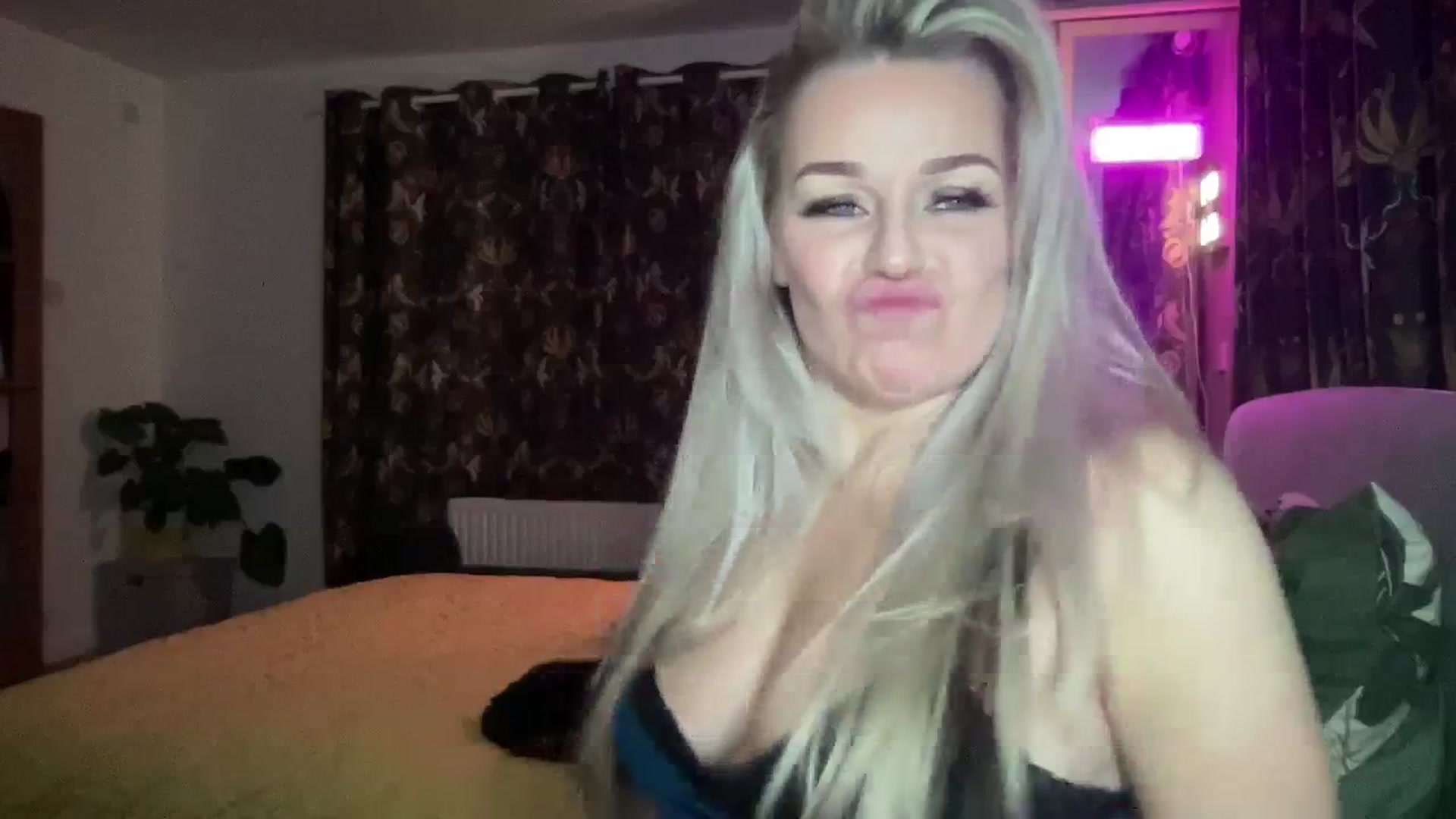Gallery image thumbnail from Little_L's myfreecams stream on, 02/10/2024, 24:00 image 17 of 20
