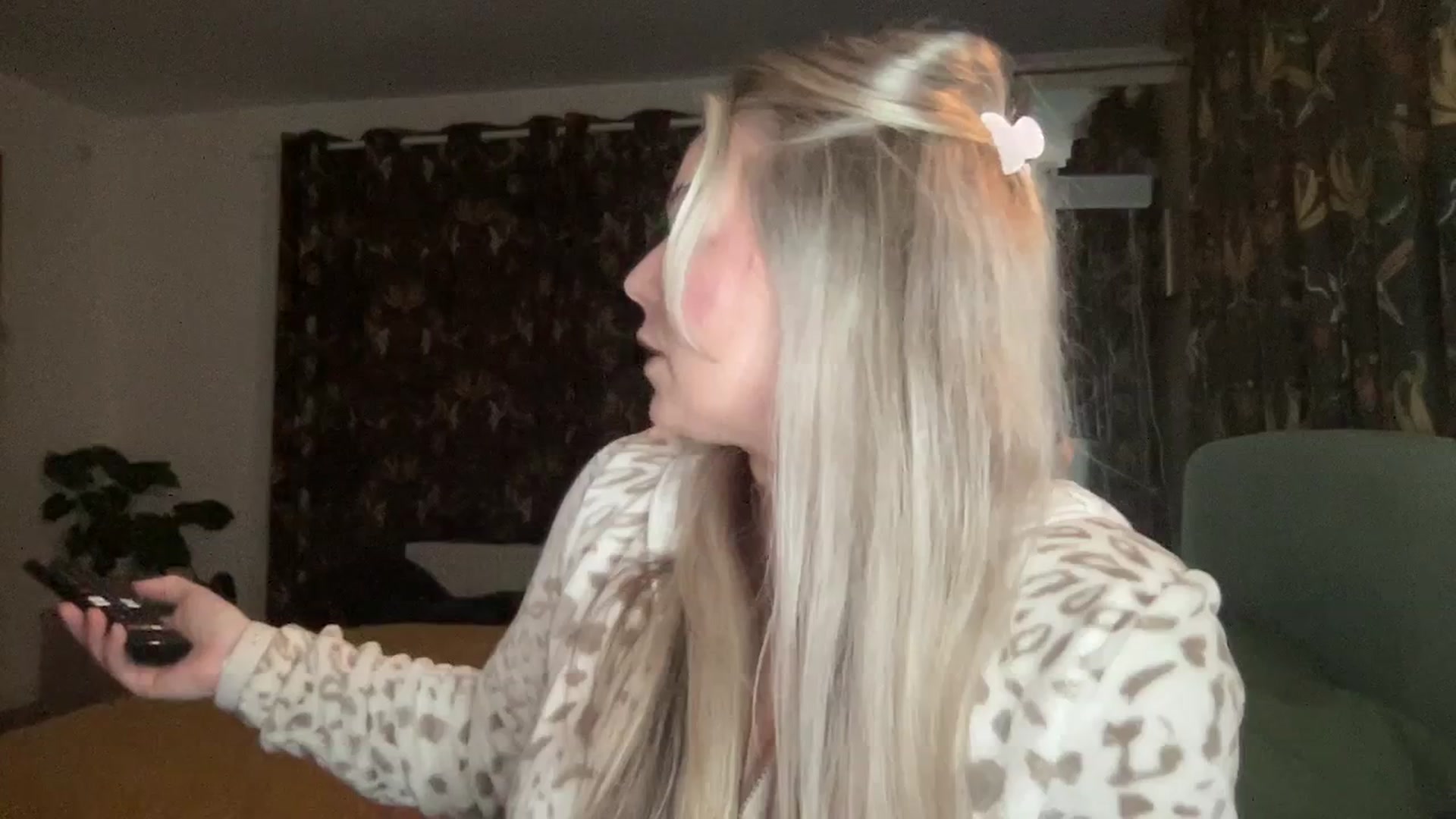 Gallery image thumbnail from Little_L's myfreecams stream on, 02/11/2024, 20:45 image 15 of 20