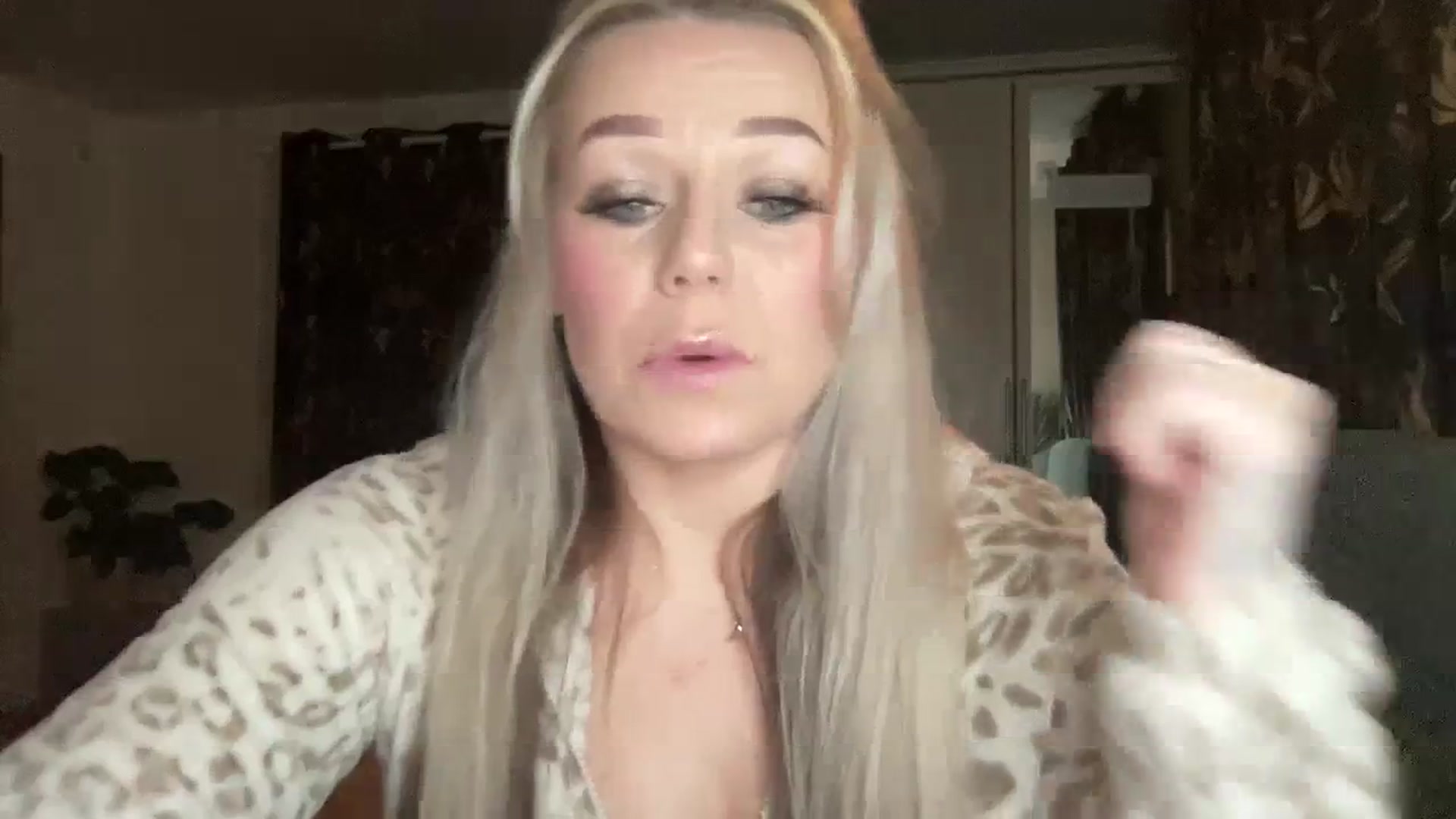 Gallery image thumbnail from Little_L's myfreecams stream on, 02/11/2024, 20:45 image 8 of 20