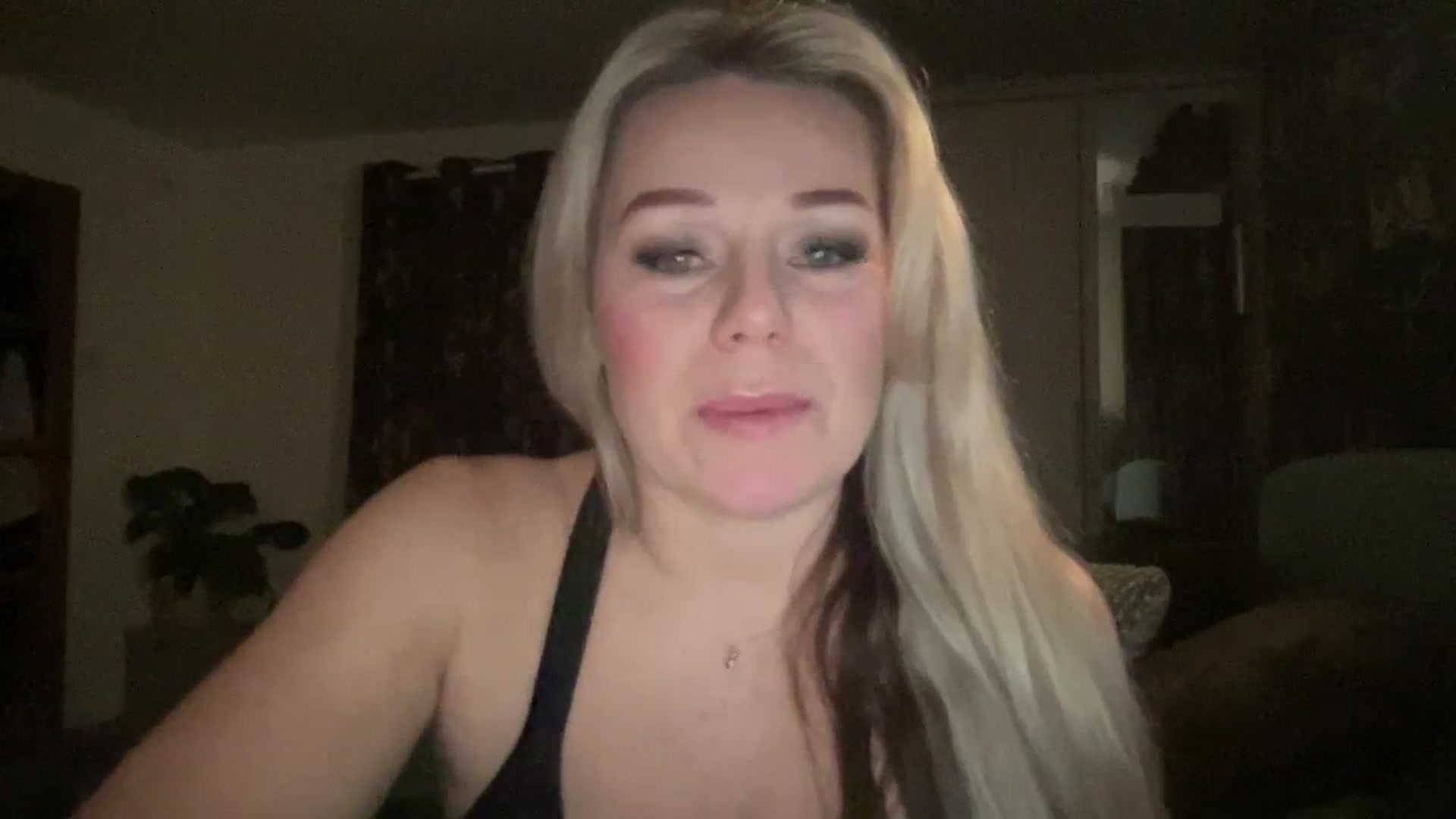Gallery image thumbnail from Little_L's myfreecams stream on, 02/15/2024, 24:29 image 18 of 20
