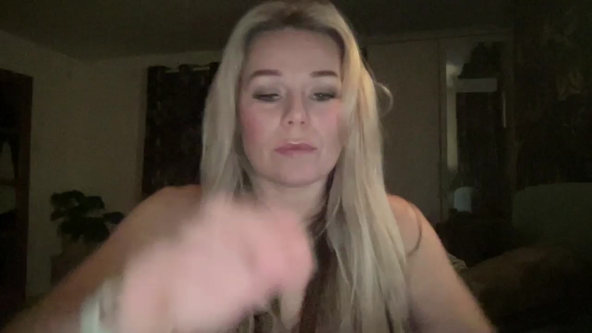 Gallery image thumbnail from Little_L's myfreecams stream on, 02/15/2024, 24:29 image 19 of 20