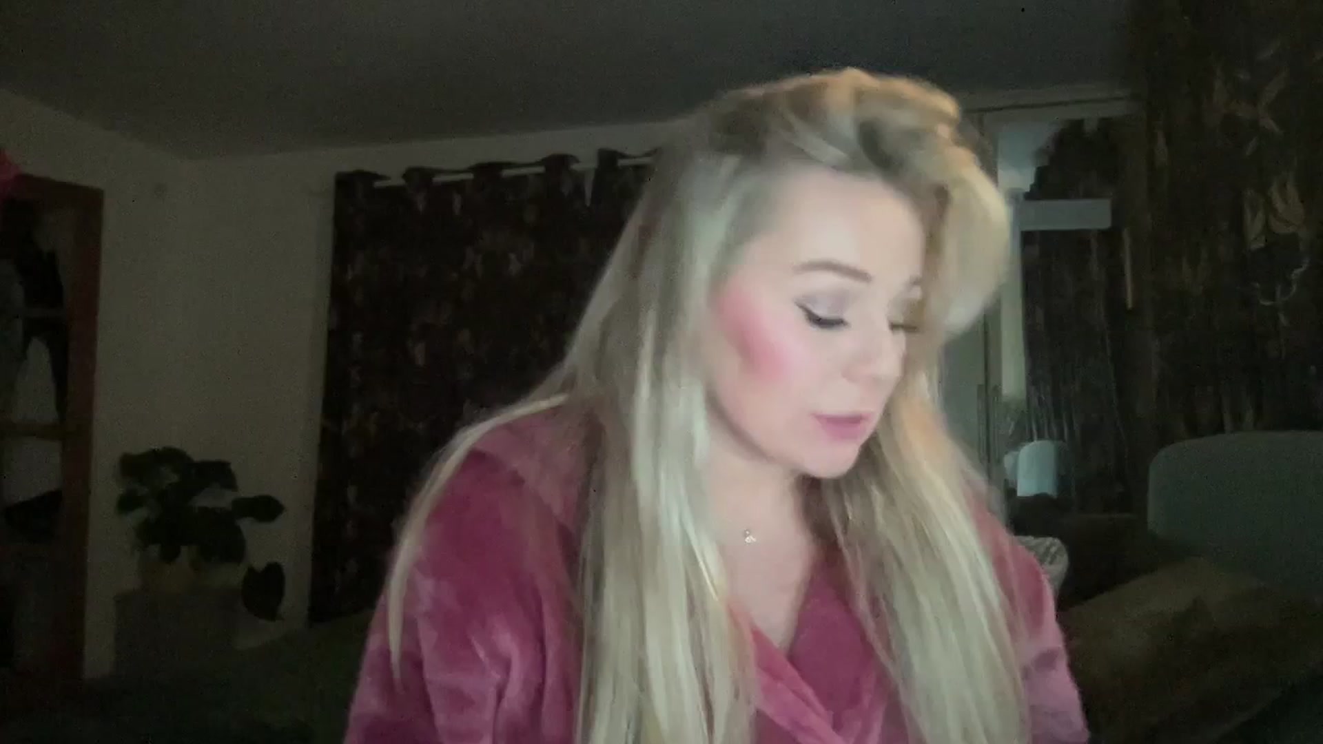 Gallery image thumbnail from Little_L's myfreecams stream on, 02/15/2024, 24:29 image 1 of 20