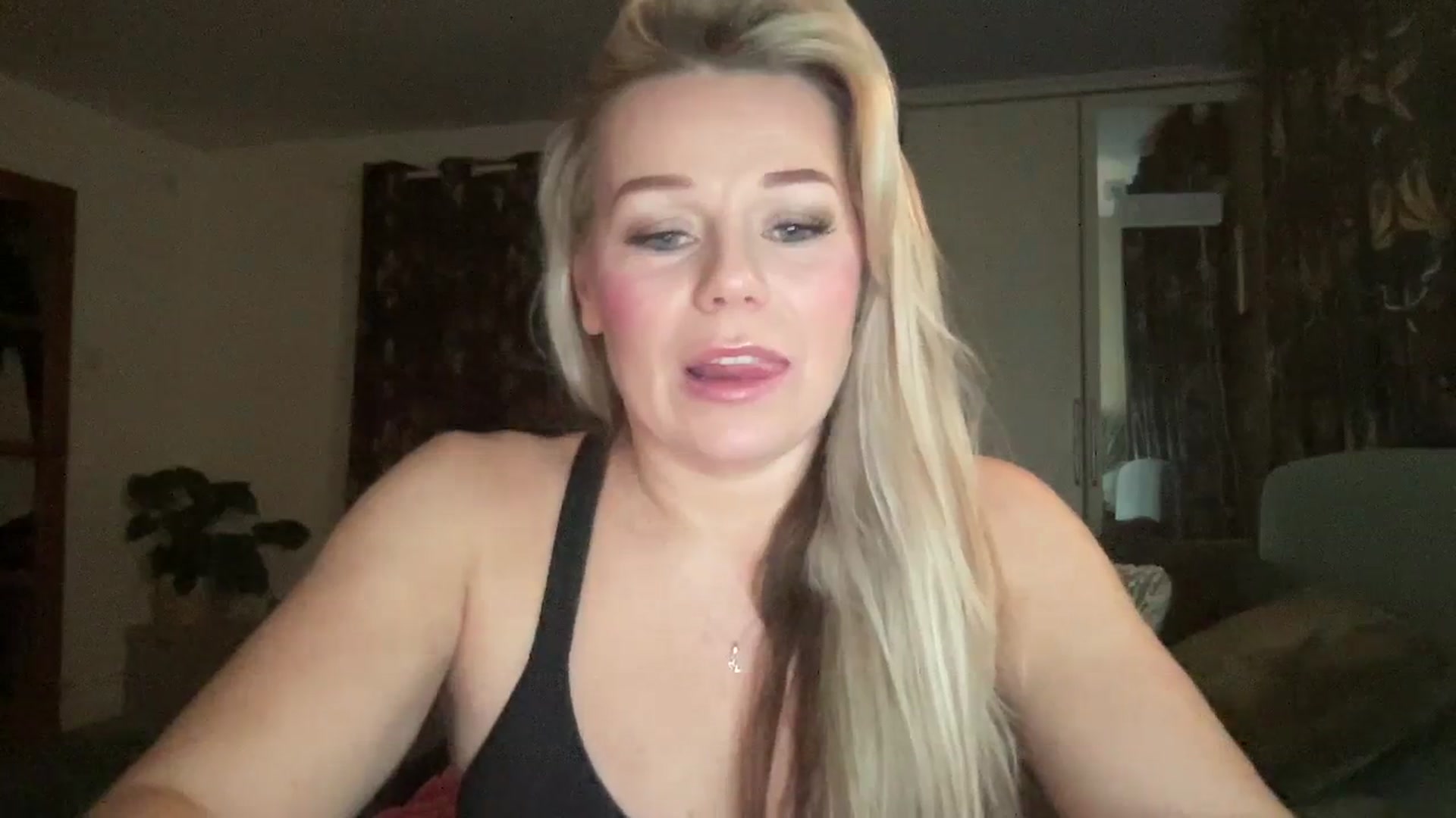 Gallery image thumbnail from Little_L's myfreecams stream on, 02/15/2024, 24:29 image 11 of 20