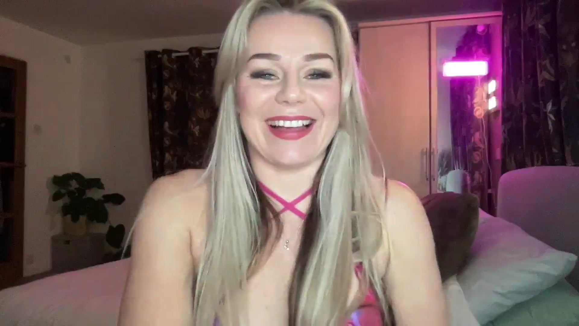 Gallery image thumbnail from Little_L's myfreecams stream on, 02/16/2024, 21:44 image 4 of 20