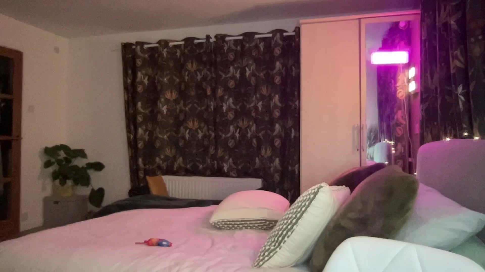 Gallery image thumbnail from Little_L's myfreecams stream on, 02/16/2024, 22:08 image 16 of 20