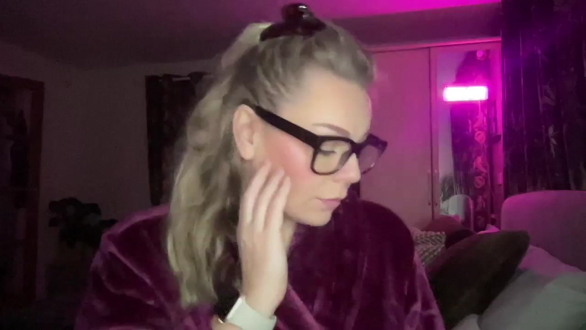 Gallery image thumbnail from Little_L's myfreecams stream on, 02/17/2024, 19:20 image 19 of 20