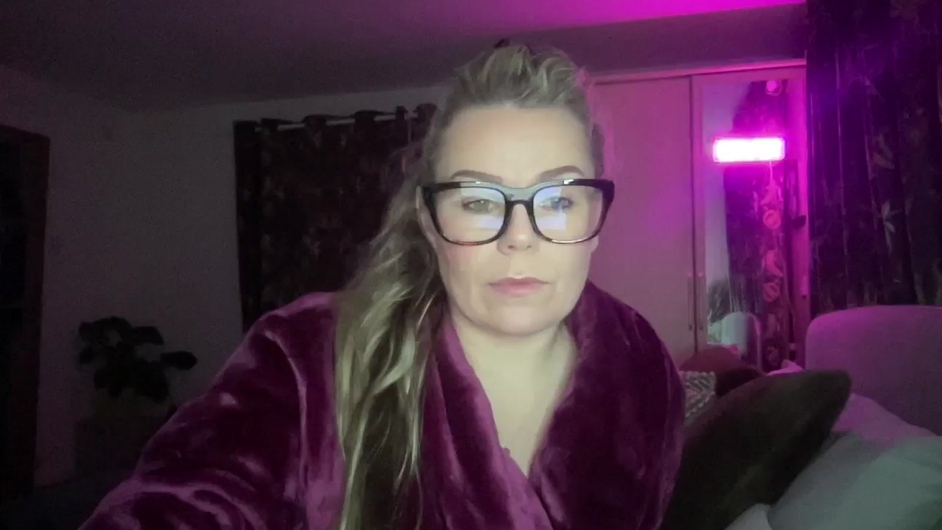 Gallery image thumbnail from Little_L's myfreecams stream on, 02/17/2024, 19:20 image 17 of 20