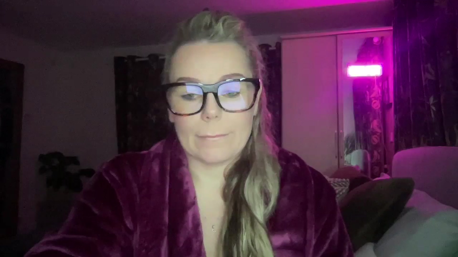 Gallery image thumbnail from Little_L's myfreecams stream on, 02/17/2024, 19:20 image 12 of 20