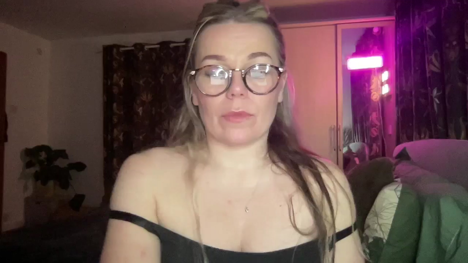 Gallery image thumbnail from Little_L's myfreecams stream on, 02/24/2024, 23:09 image 20 of 20