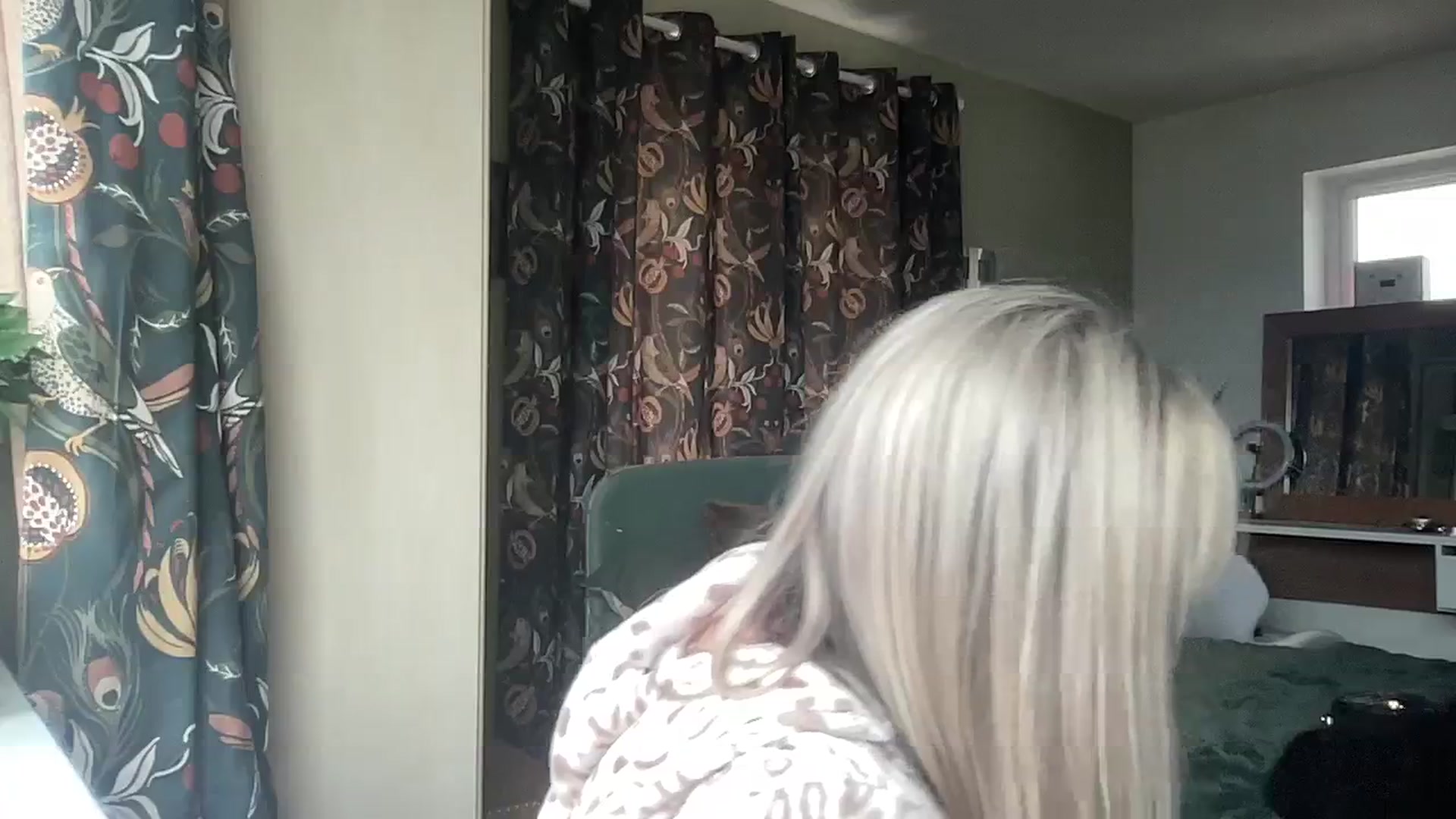 Gallery image thumbnail from Little_L's myfreecams stream on, 02/27/2024, 16:12 image 7 of 20