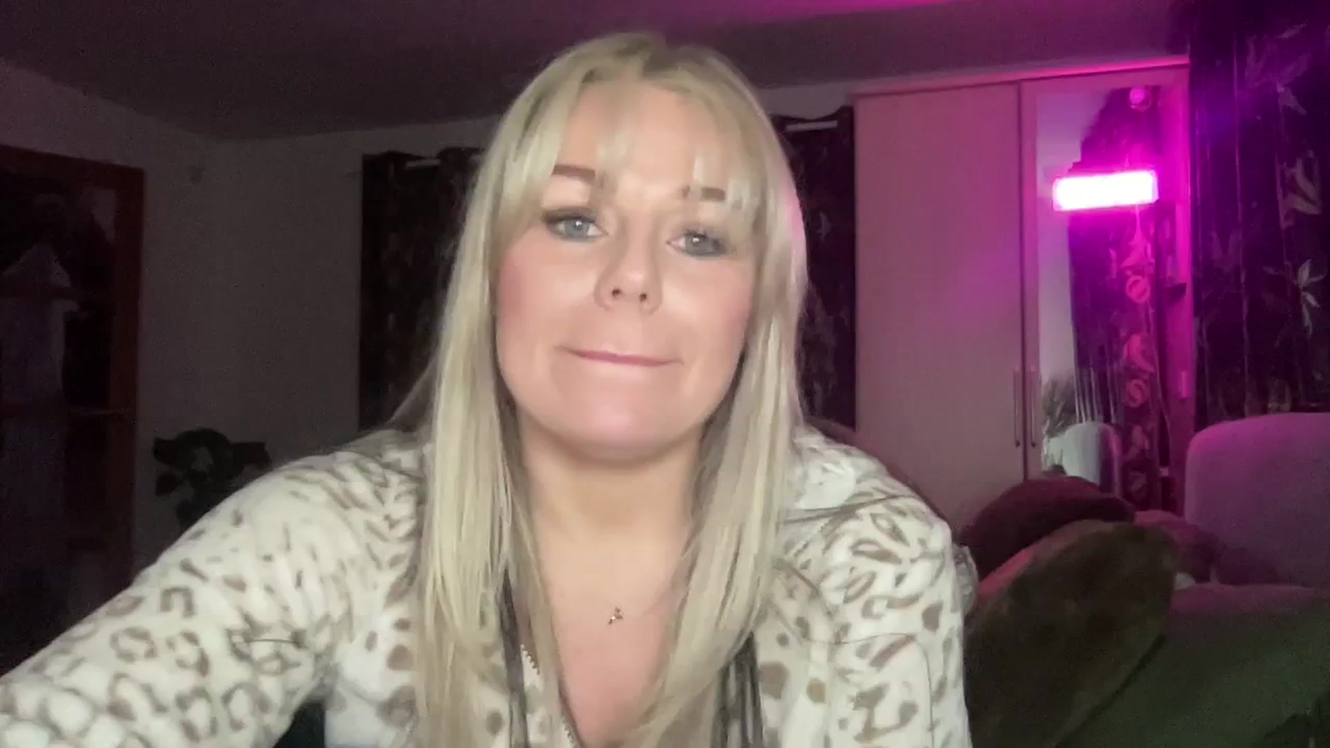 Gallery image thumbnail from Little_L's myfreecams stream on, 02/27/2024, 21:02 image 18 of 20