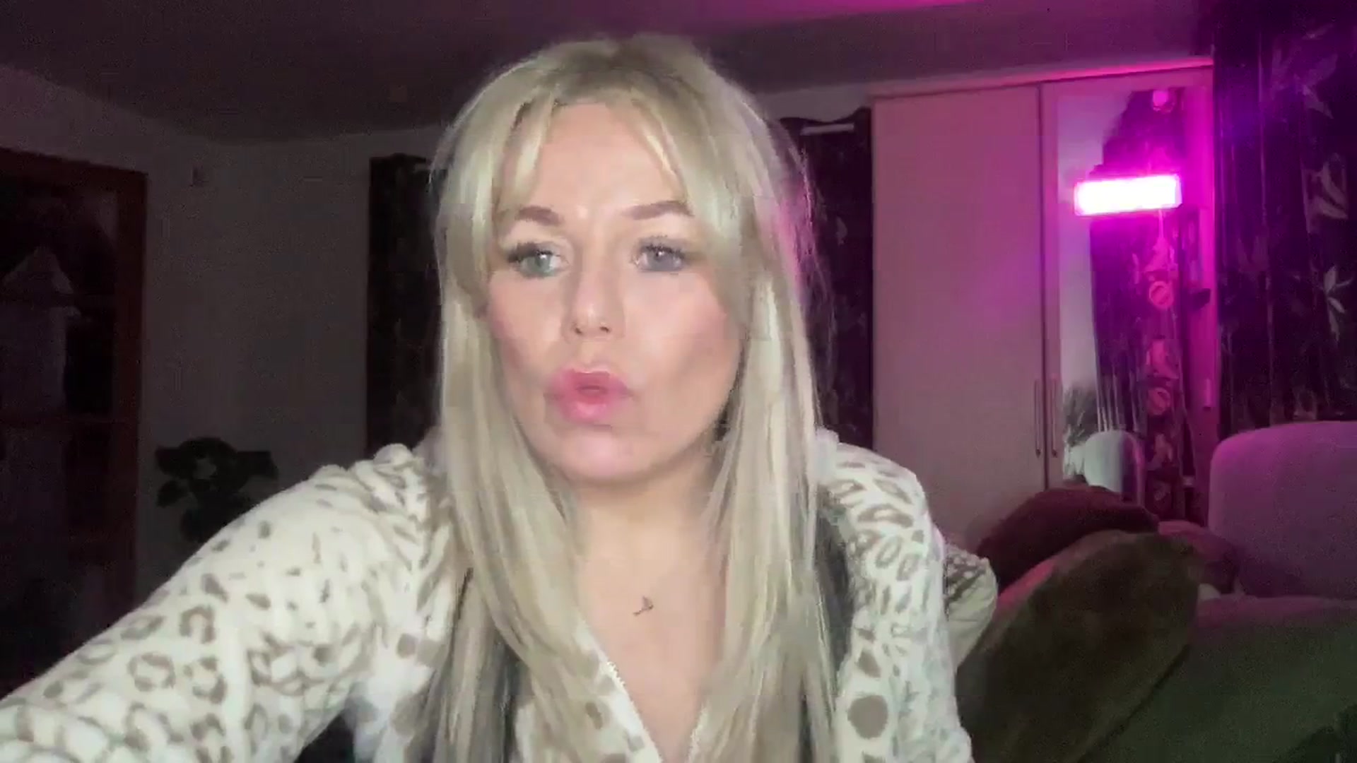 Gallery image thumbnail from Little_L's myfreecams stream on, 02/27/2024, 21:02 image 19 of 20