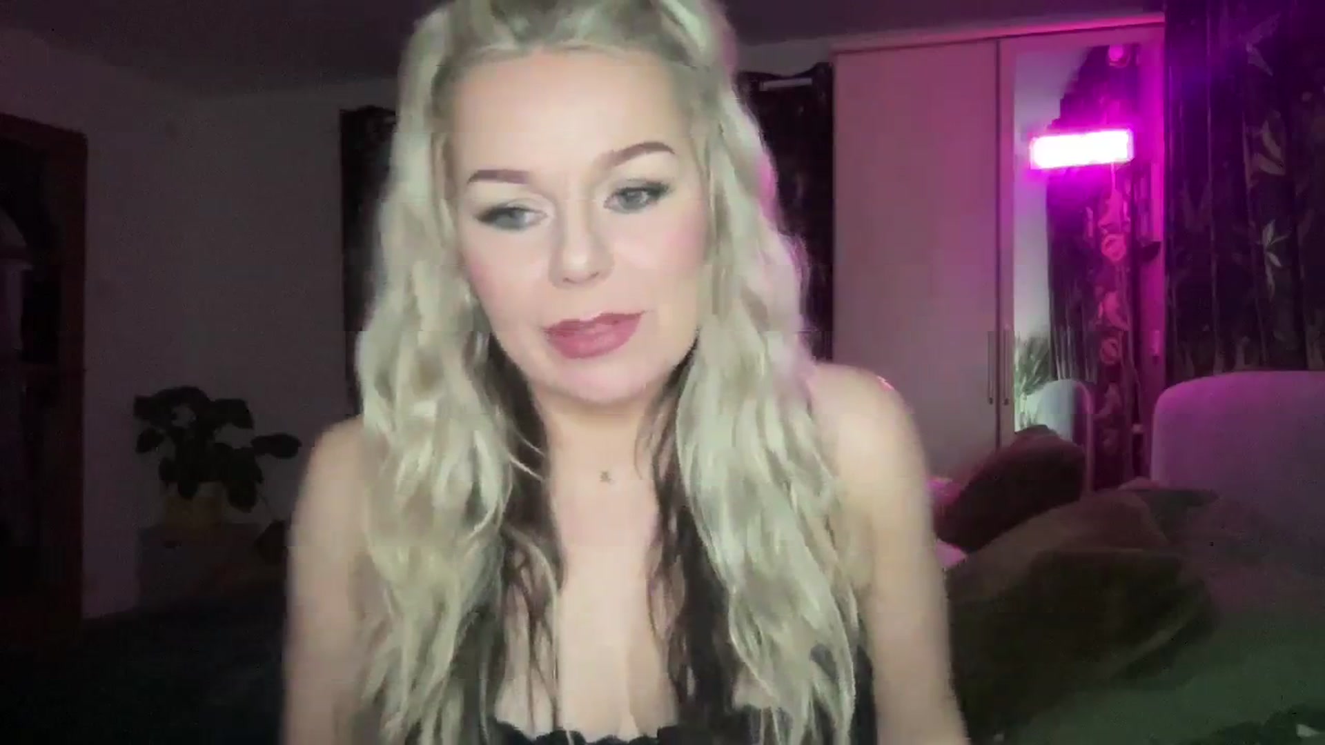 Gallery image thumbnail from Little_L's myfreecams stream on, 03/01/2024, 23:47 image 10 of 20