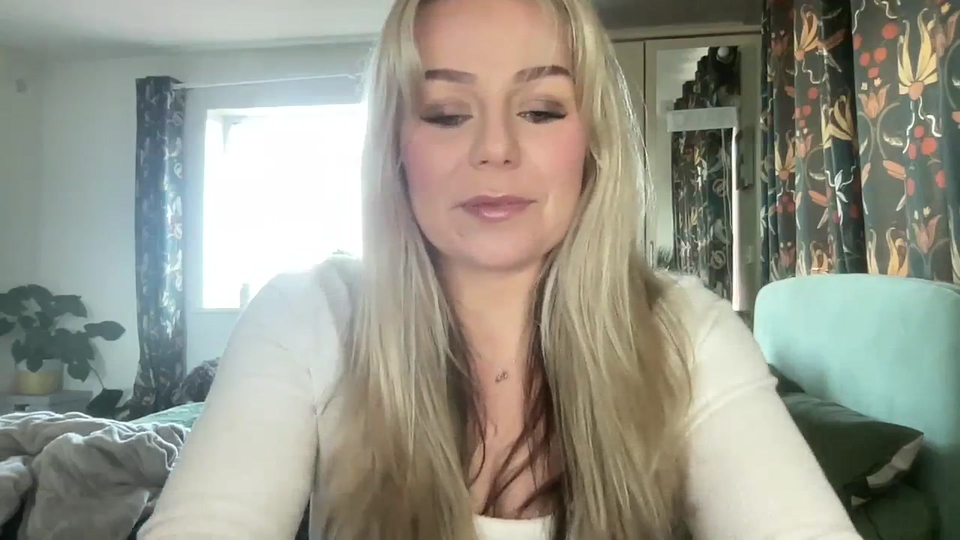 Gallery image thumbnail from Little_L's myfreecams stream on, 03/03/2024, 16:35 image 6 of 20