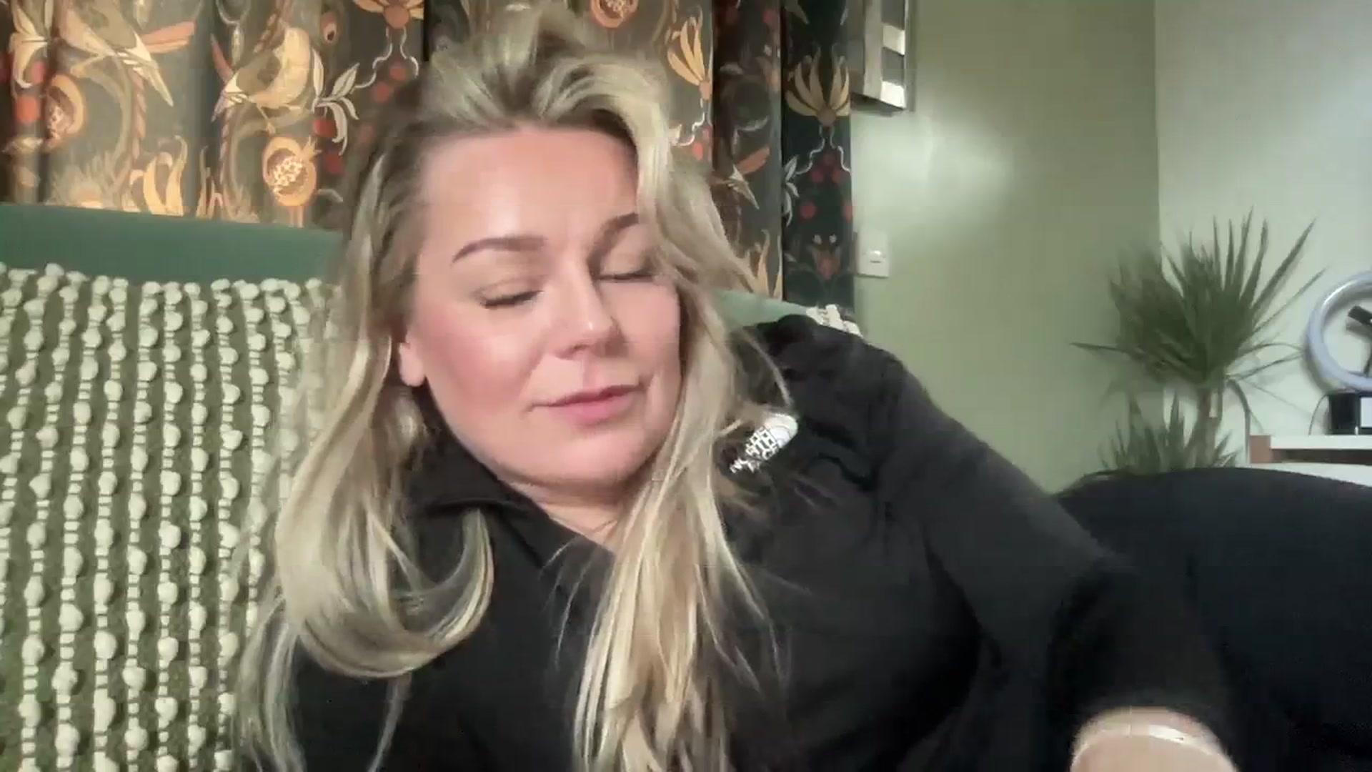 Gallery image thumbnail from Little_L's myfreecams stream on, 03/04/2024, 14:20 image 6 of 20