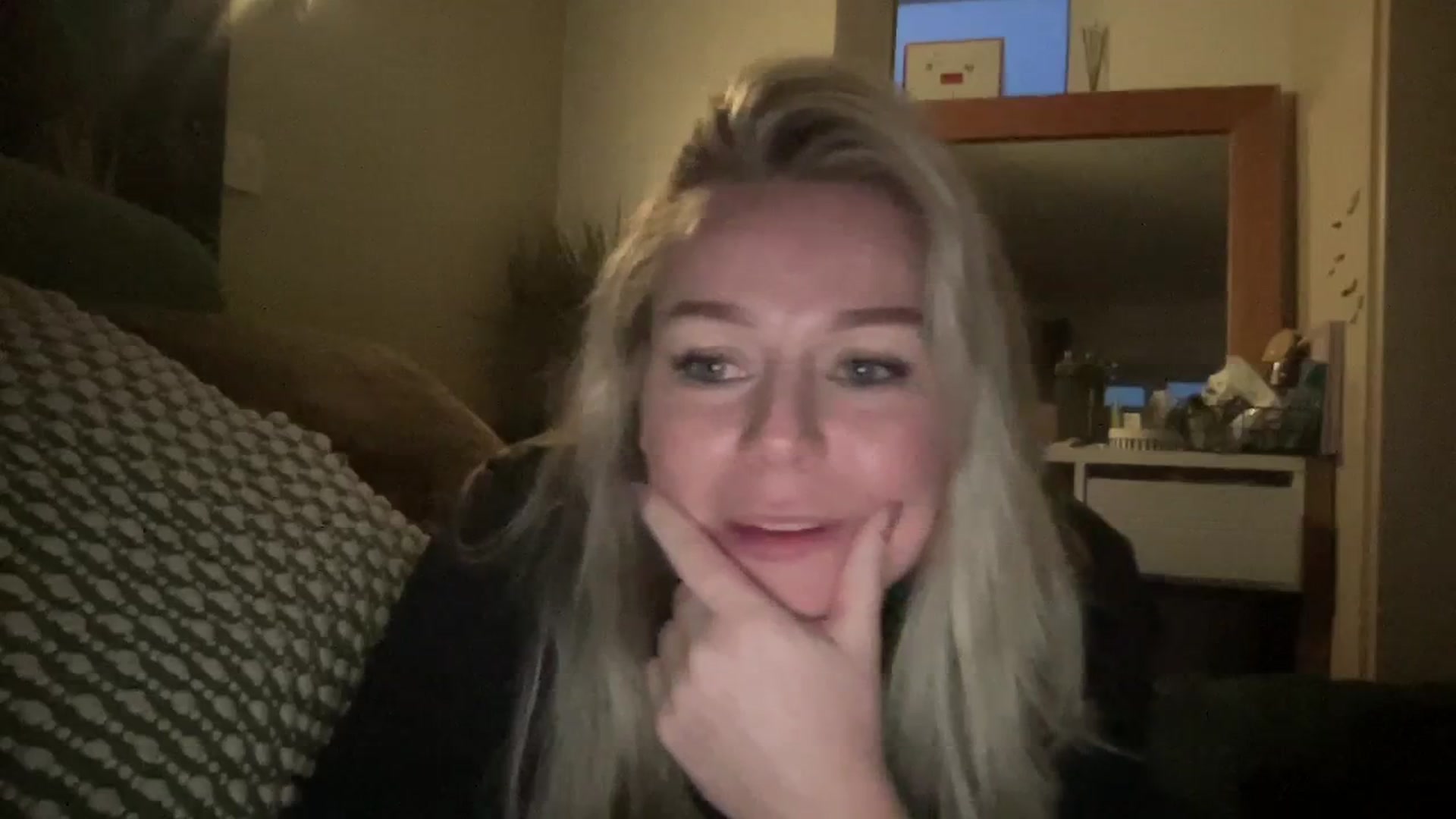 Gallery image thumbnail from Little_L's myfreecams stream on, 03/04/2024, 19:46 image 7 of 20