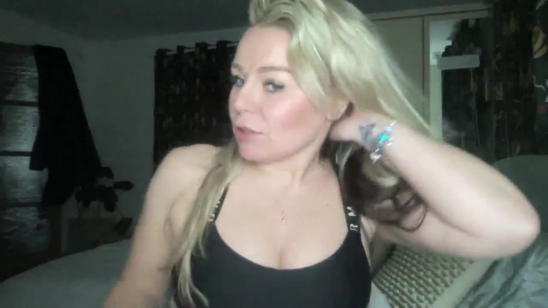 Gallery image thumbnail from Little_L's myfreecams stream on, 03/05/2024, 18:55 image 18 of 20