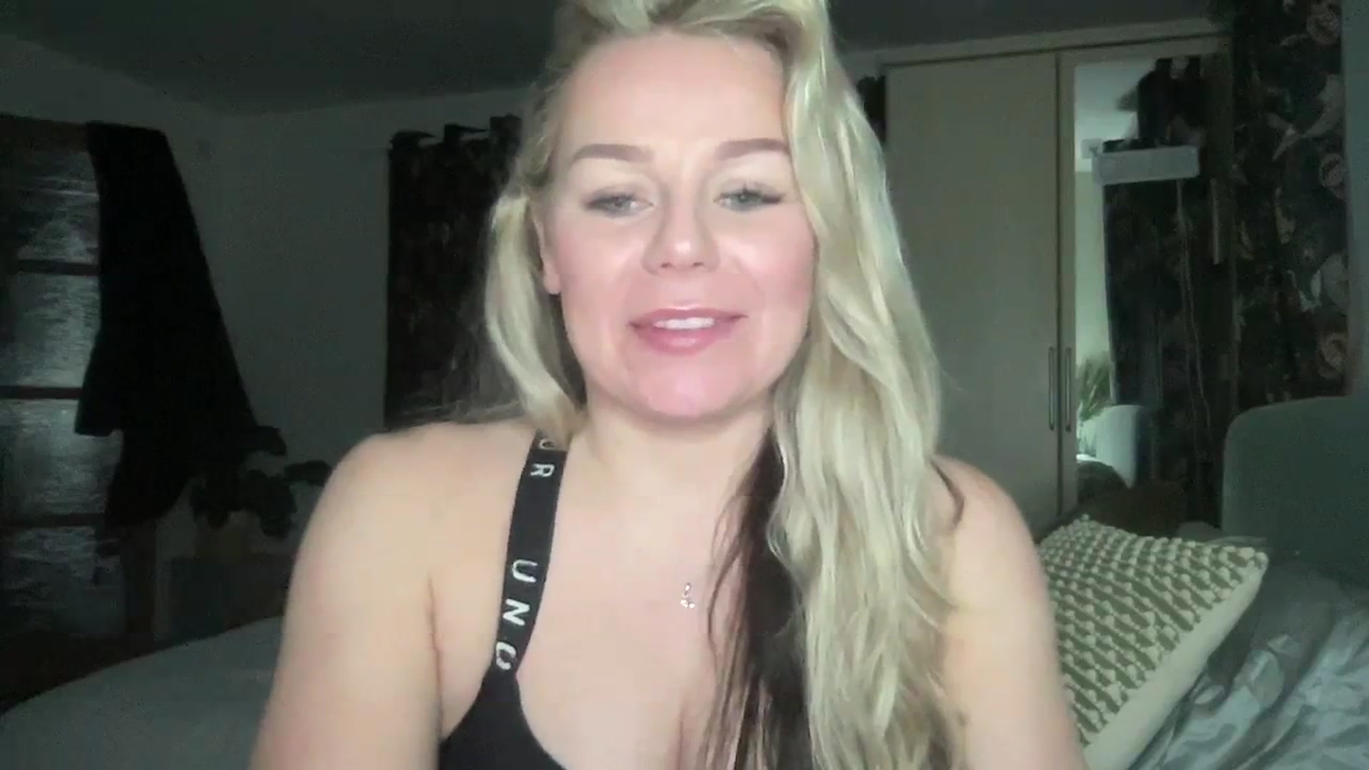 Gallery image thumbnail from Little_L's myfreecams stream on, 03/05/2024, 18:55 image 9 of 20