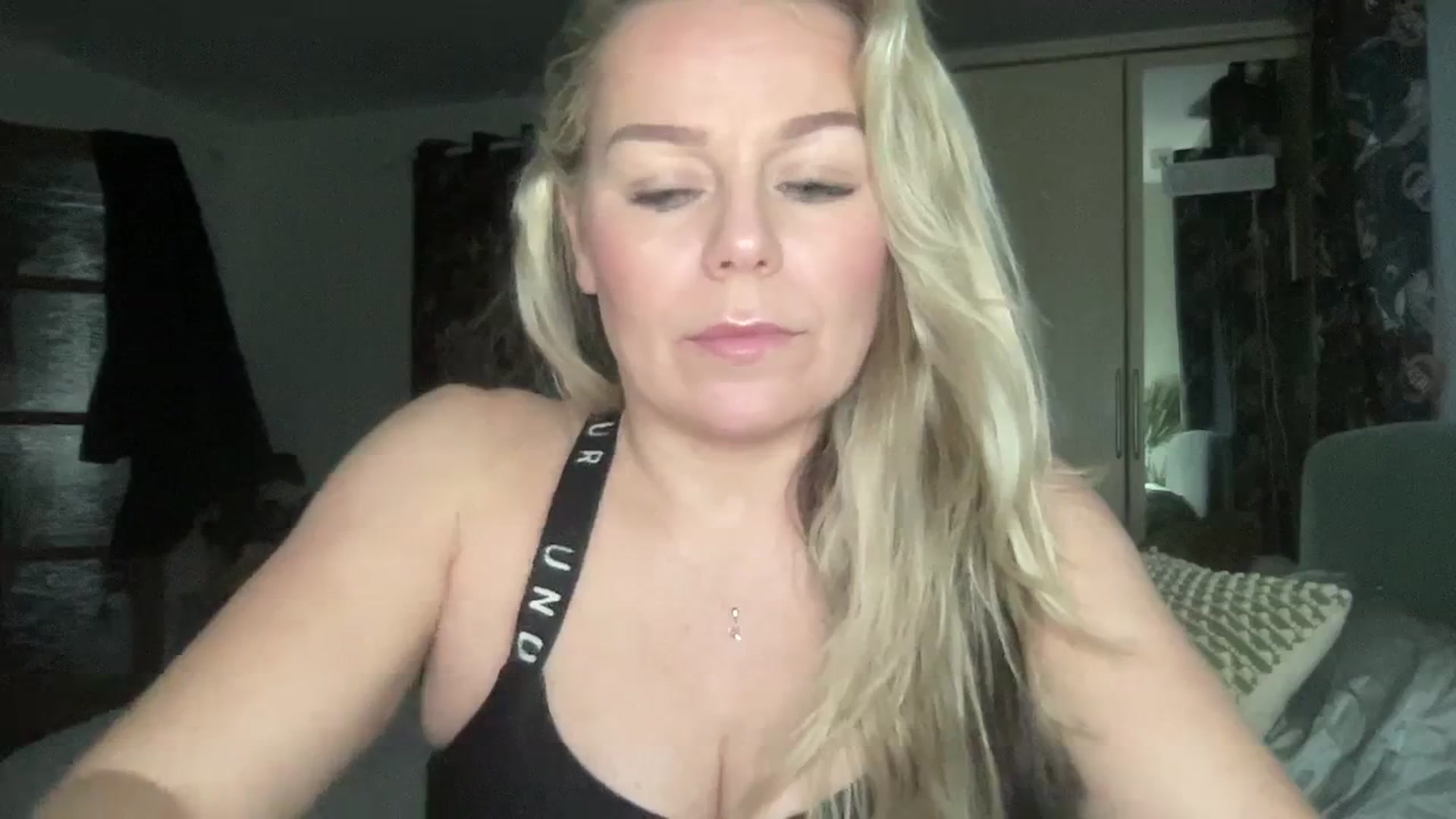 Gallery image thumbnail from Little_L's myfreecams stream on, 03/05/2024, 18:55 image 7 of 20