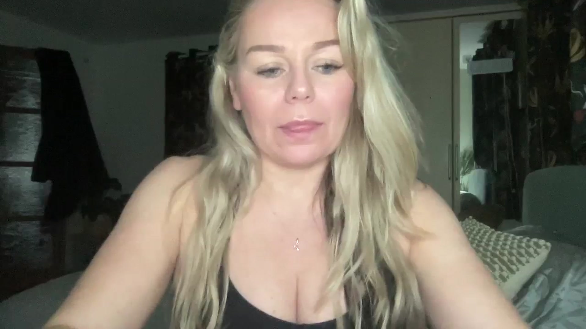 Gallery image thumbnail from Little_L's myfreecams stream on, 03/05/2024, 18:55 image 19 of 20