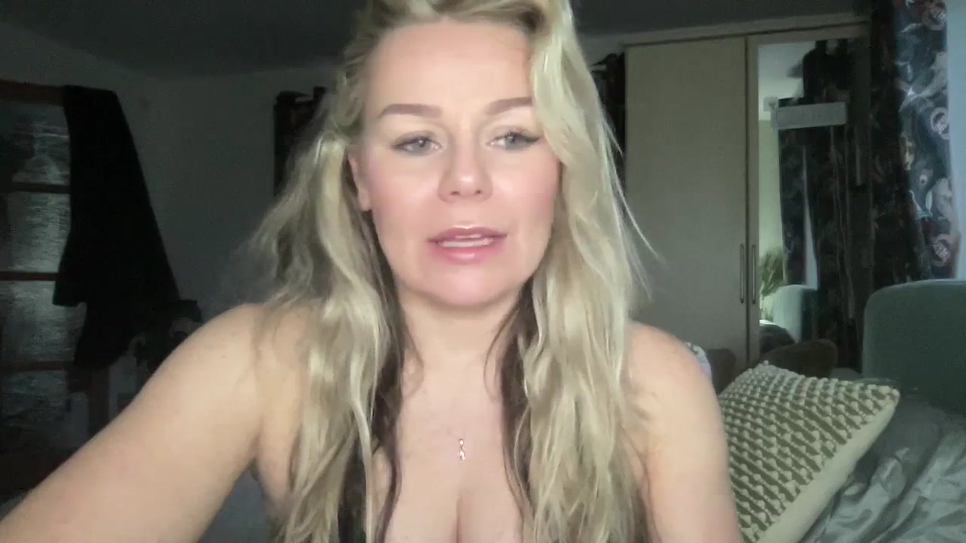 Gallery image thumbnail from Little_L's myfreecams stream on, 03/05/2024, 18:55 image 3 of 20