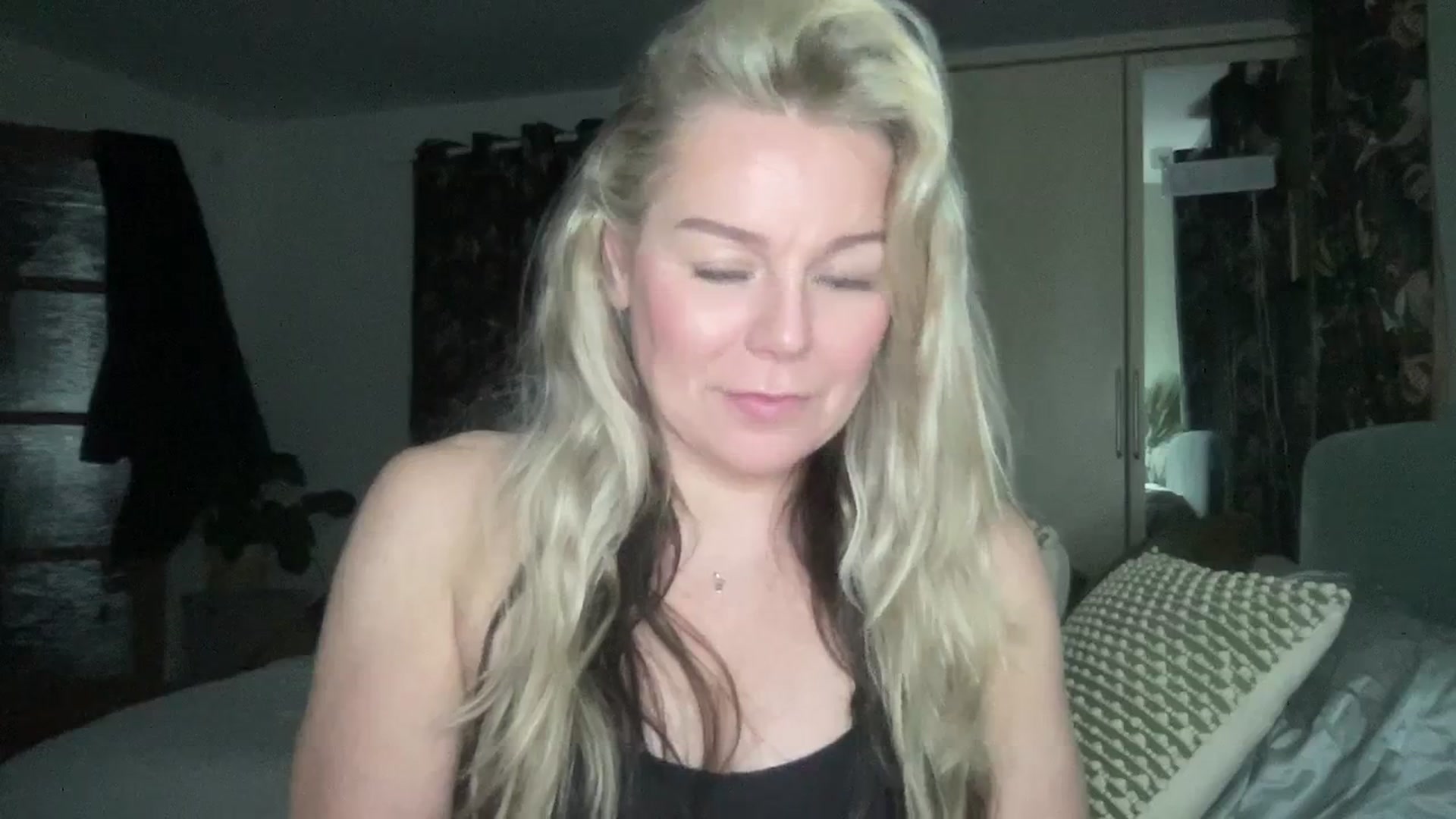 Gallery image thumbnail from Little_L's myfreecams stream on, 03/05/2024, 18:55 image 15 of 20