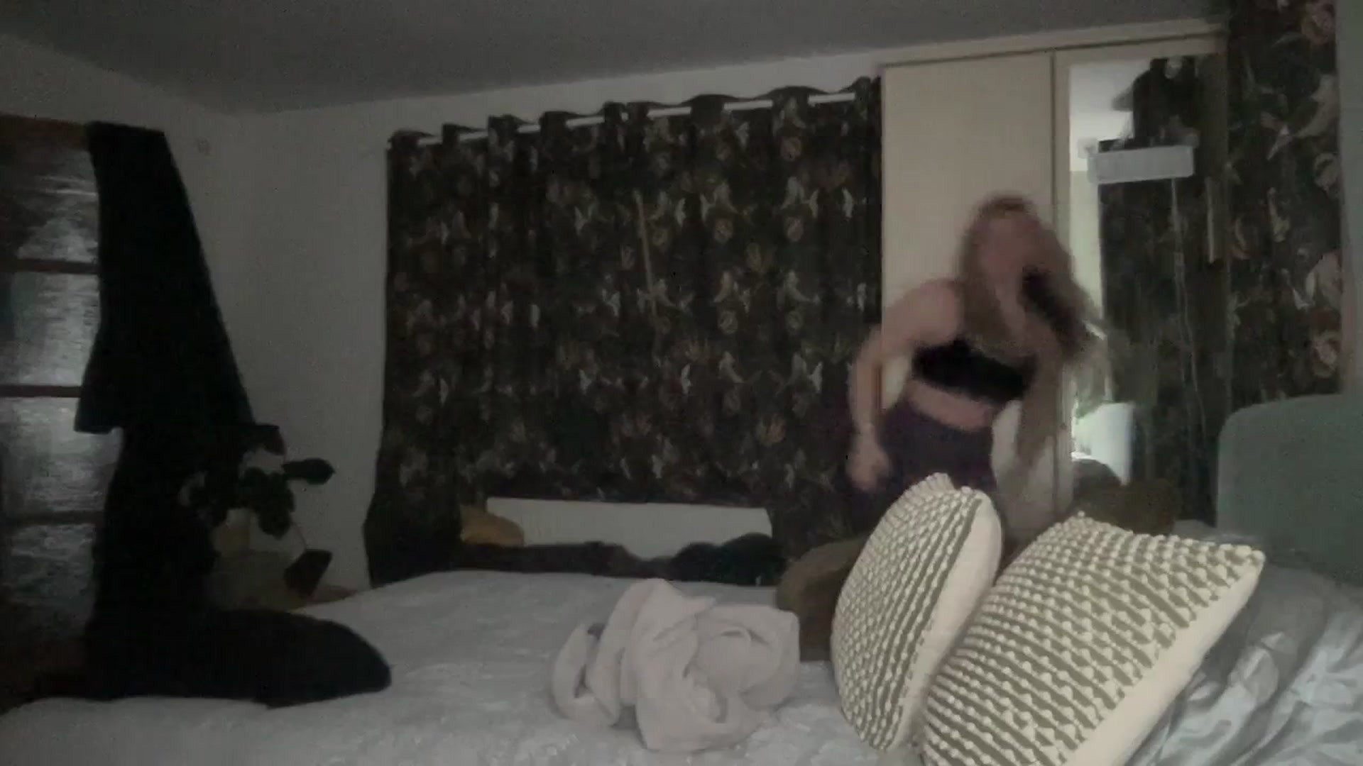 Gallery image thumbnail from Little_L's myfreecams stream on, 03/05/2024, 18:55 image 11 of 20