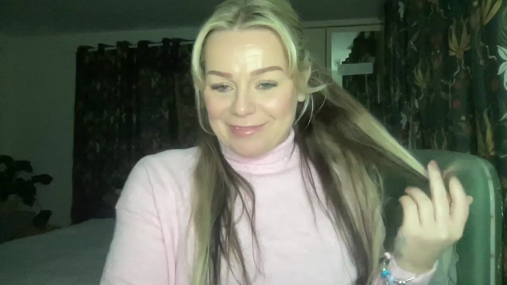 Gallery image thumbnail from Little_L's myfreecams stream on, 03/07/2024, 18:22 image 17 of 20