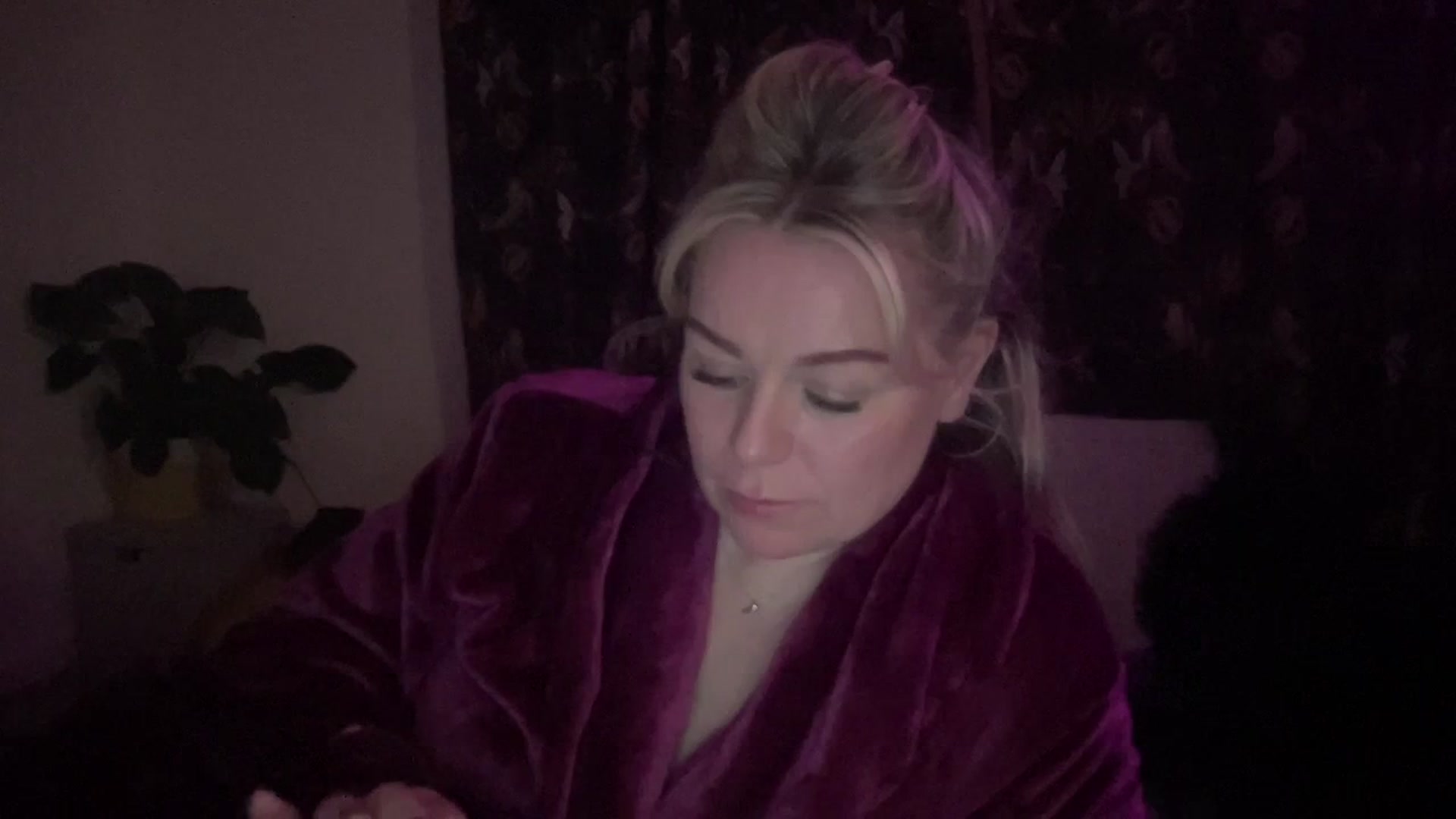 Gallery image thumbnail from Little_L's myfreecams stream on, 03/09/2024, 24:40 image 18 of 20